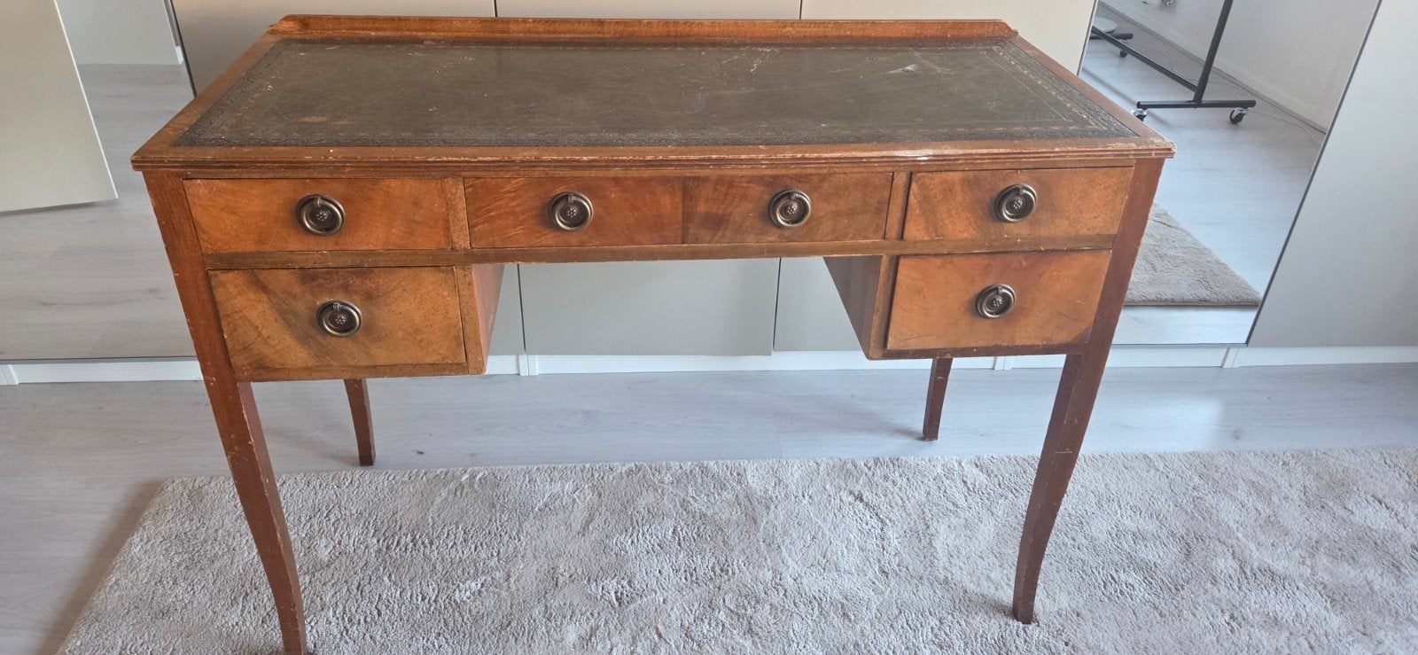 Antiek bureau met ladeblokken en leren blad, Ophalen