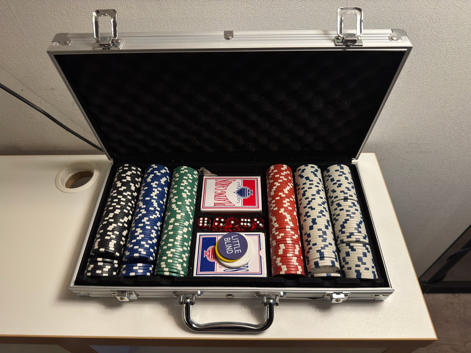 Poker set in aluminium case, Vijf spelers of meer, Ophalen, Zo goed als nieuw