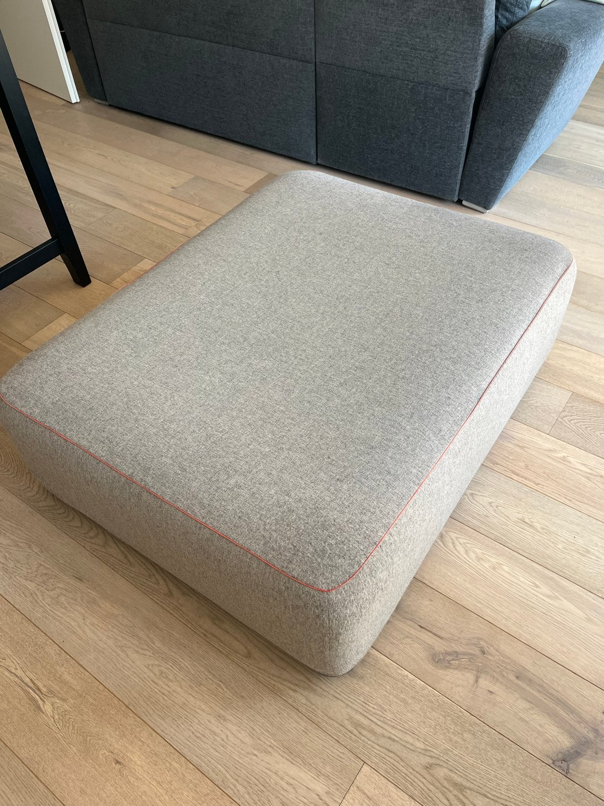 Cassina poef, gebruikt maar nette staat, 95x120 cm, Ophalen, Gebruikt, 100 tot 125 cm, 75 tot 100 cm