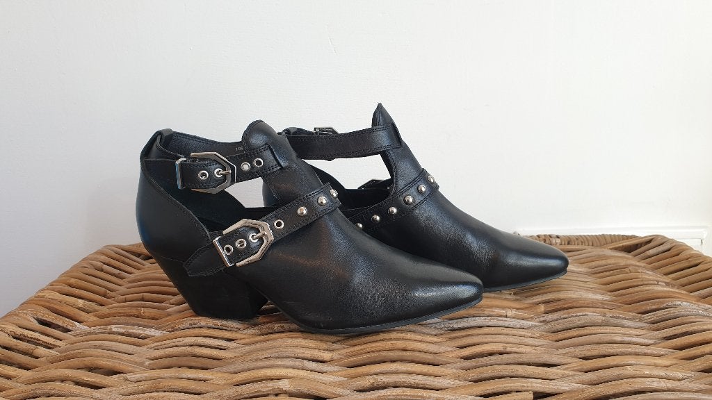 Manfield Cut Out Boots Laarzen Leer Zwart maat 39, Zwart, Lage of Enkellaarzen, Nieuw, Ophalen of Verzenden