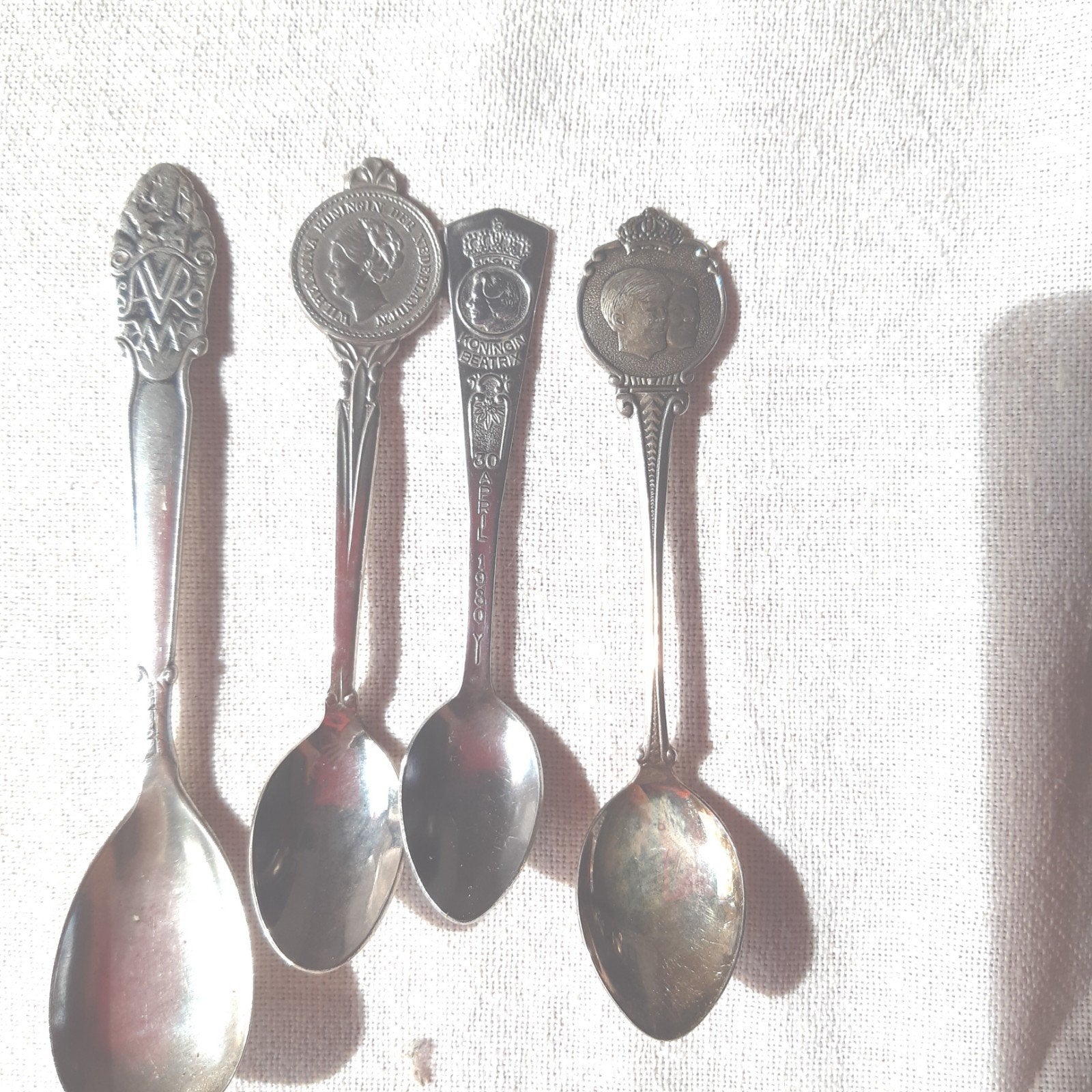 Set van 4 vintage herinneringslepels, waaronder Beatrix, Ophalen of Verzenden