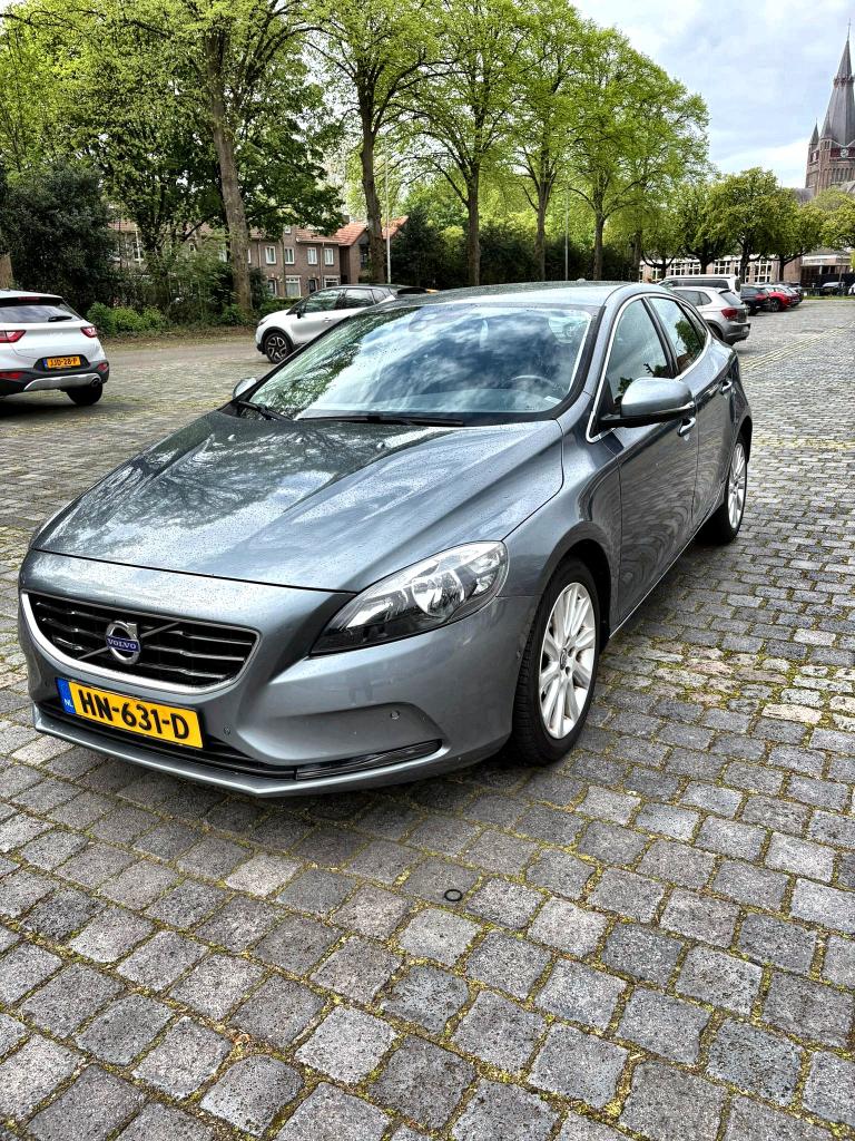 Volvo V40 2.0 D2 120PK 2015 Grijs, Voorwielaandrijving, 4 cilinders, 1969 cc, 140 €/maand