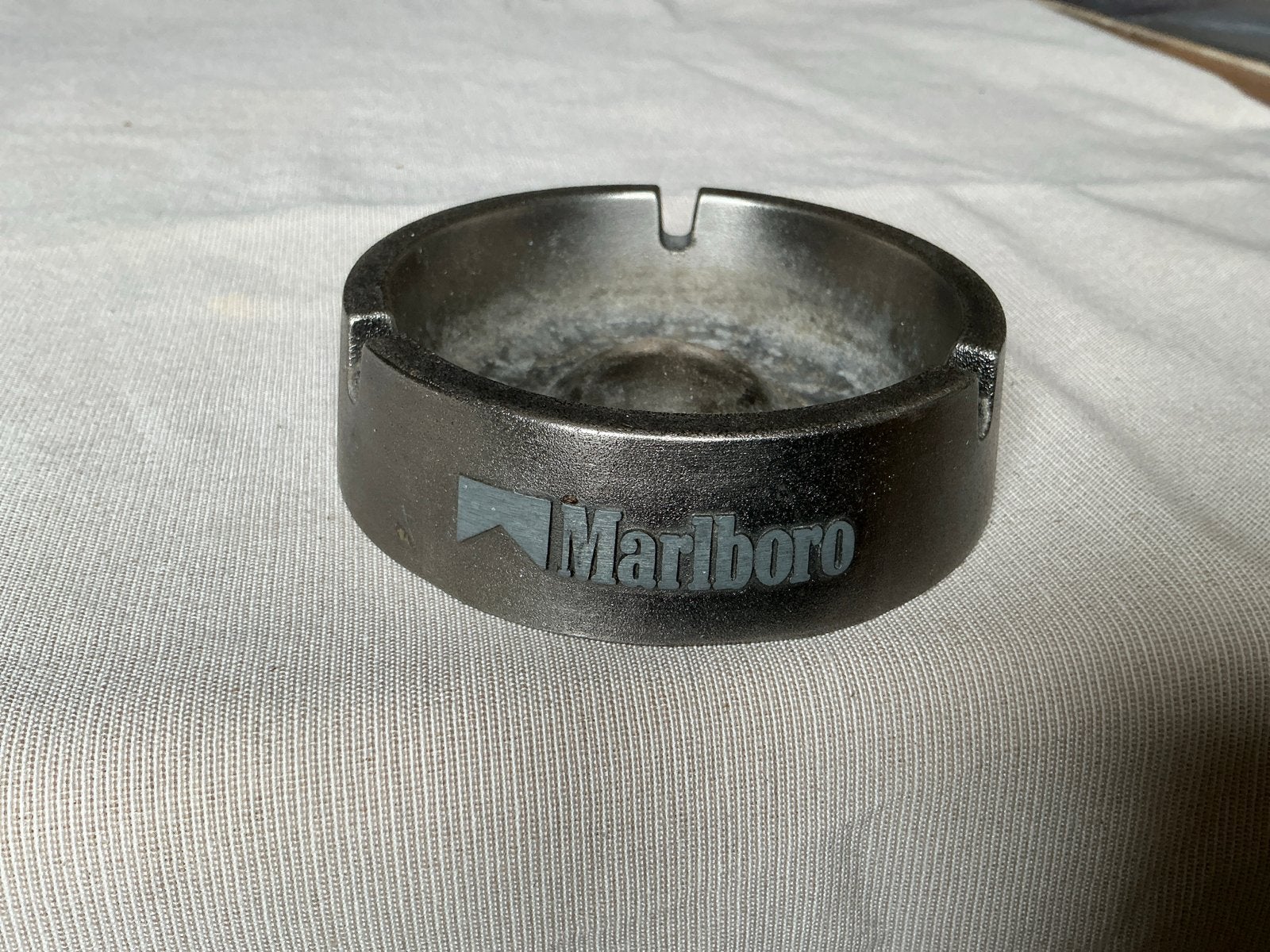 Vintage Marlboro asbak - grijs metaal, Ophalen of Verzenden, Gebruikt, Asbak