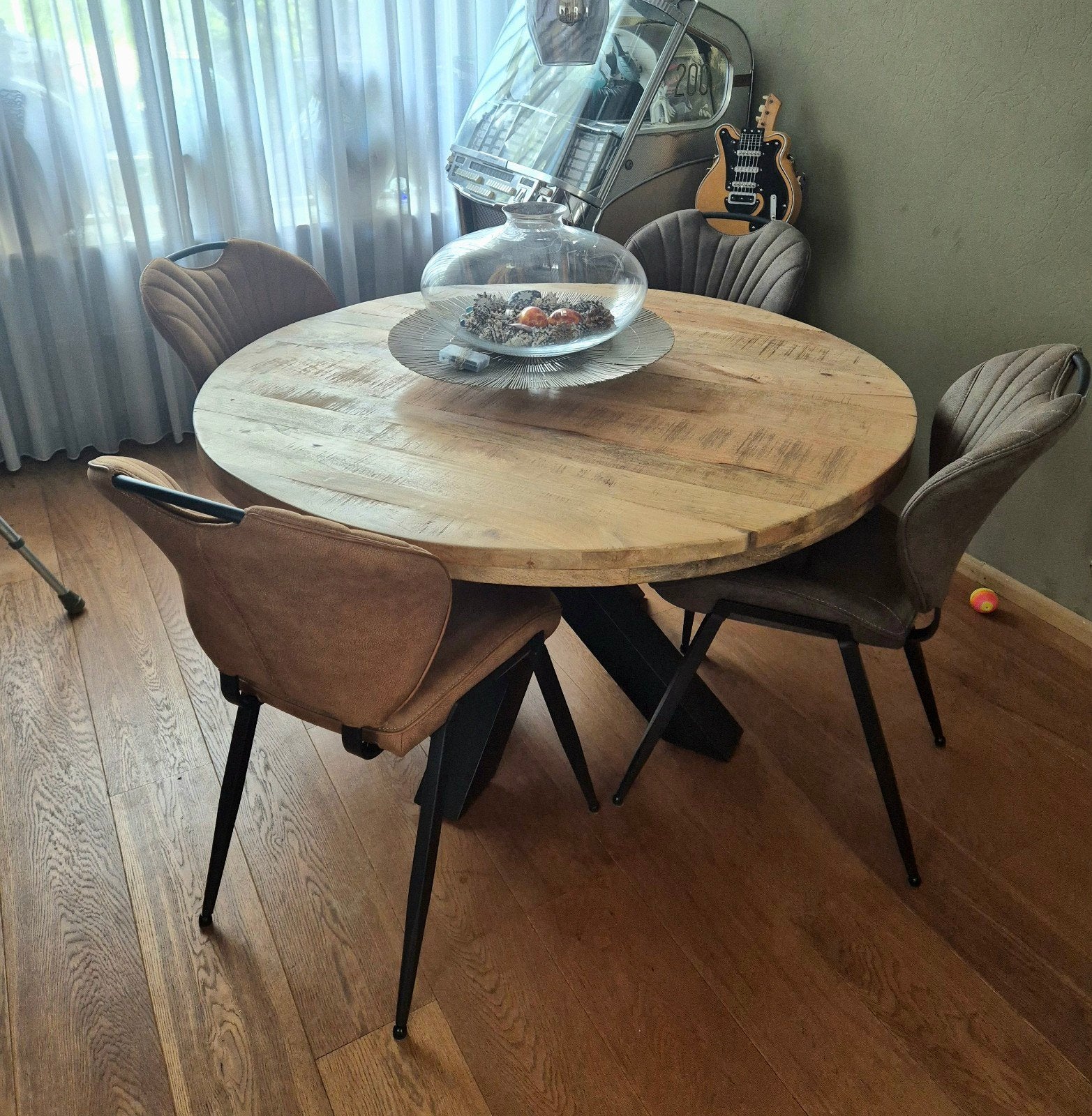 Rond mango houten eetkamertafel met 4 Eetkamerstoelen, Ophalen, Rond, Zo goed als nieuw, Landelijke stijl