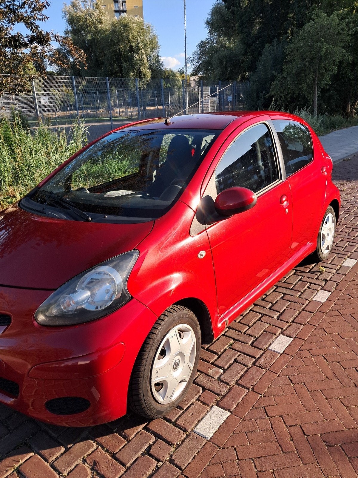 Toyota Aygo 1.0 12V Vvt-i 5DRS 2011 Rood, Auto's, Toyota, Voorwielaandrijving, 4 stoelen, 68 pk, Origineel Nederlands