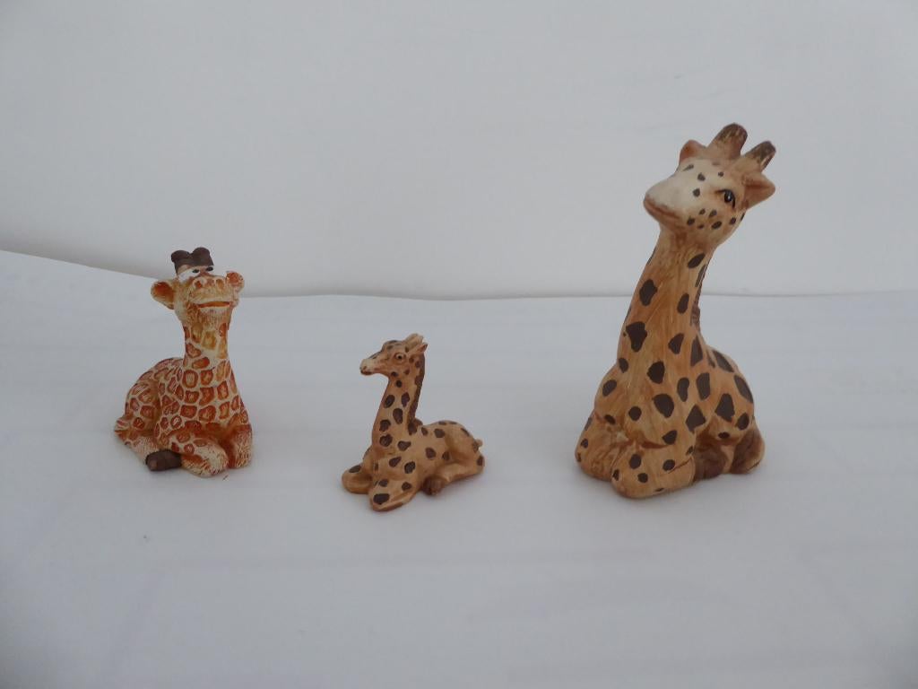 3 liggende giraffen (nr 9), Verzamelen, Dierenverzamelingen, Ophalen of Verzenden, Zo goed als nieuw, Wild dier, Beeldje of Figuurtje