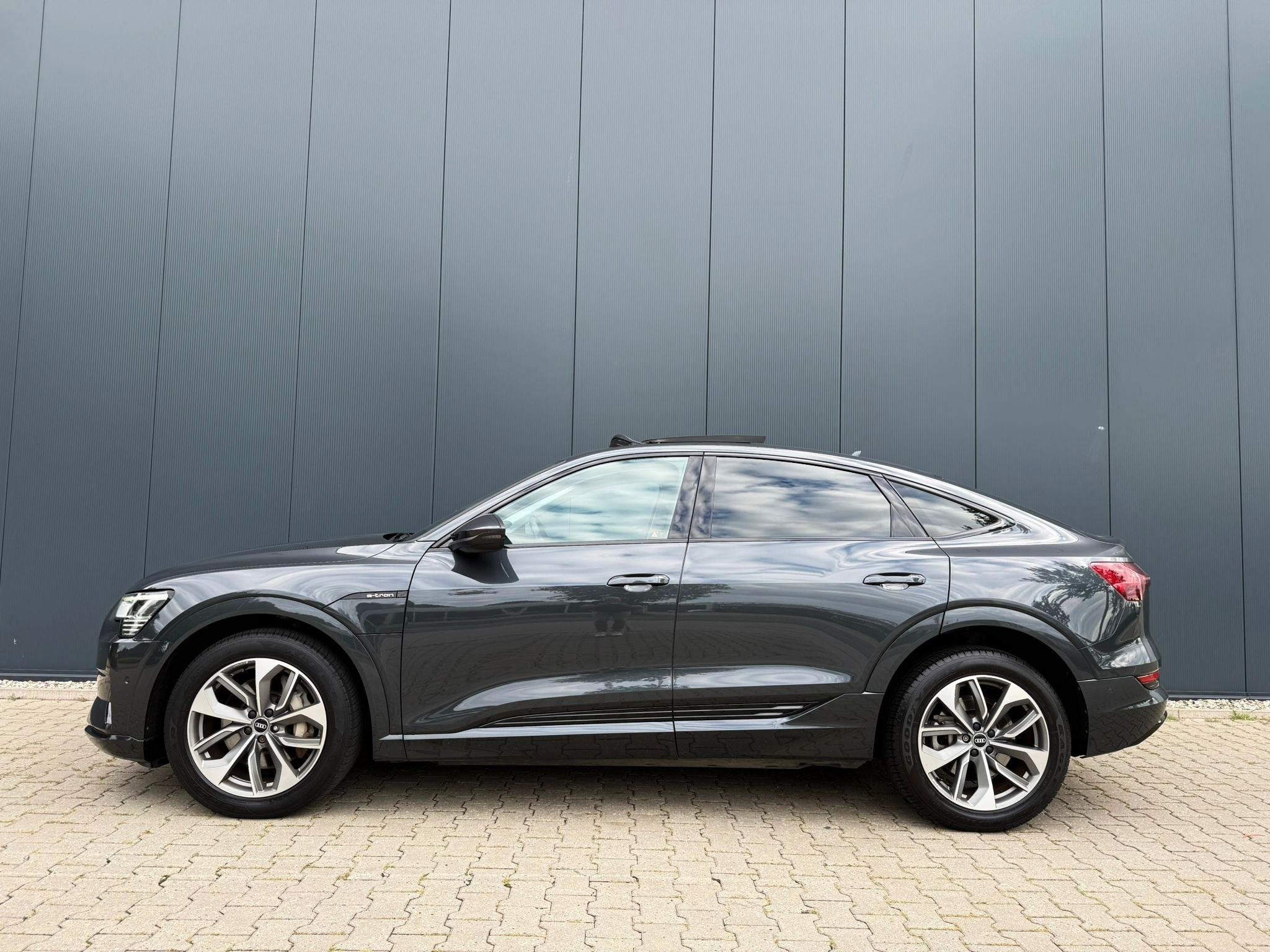 Audi e-tron Sportback 55 quattro Business edition Plus 95 kW, Auto's, Automaat, 131 €/maand, Zwart, 95 kWh