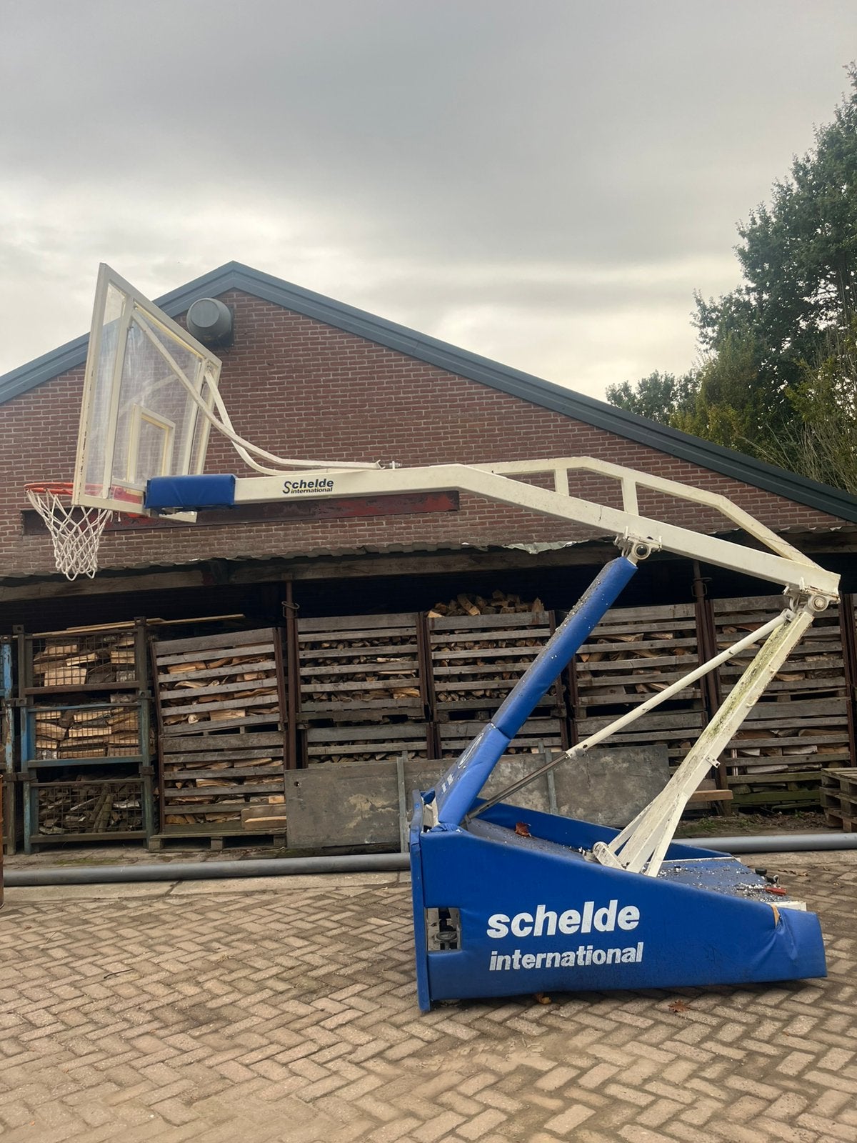 Twee basketbal racket sport basketbalracket, Ophalen of Verzenden, Gebruikt, Ring, Bord of Paal