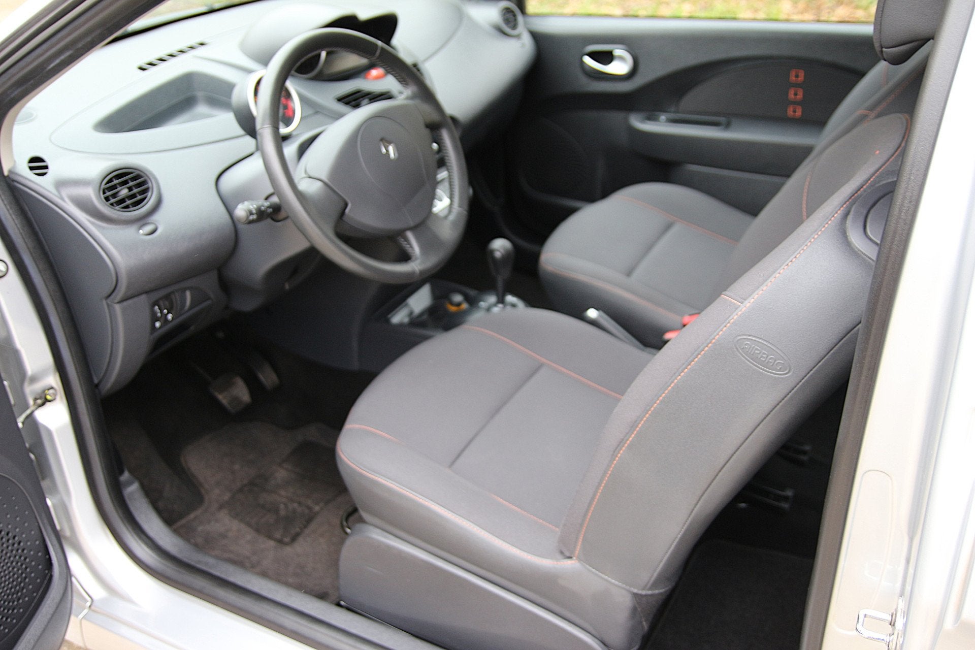 Renault Twingo 1.2-16V 75pk Dynamique AUT. | Automaat! | Rad, Gebruikt, 4 cilinders, 923 kg, Bedrijf