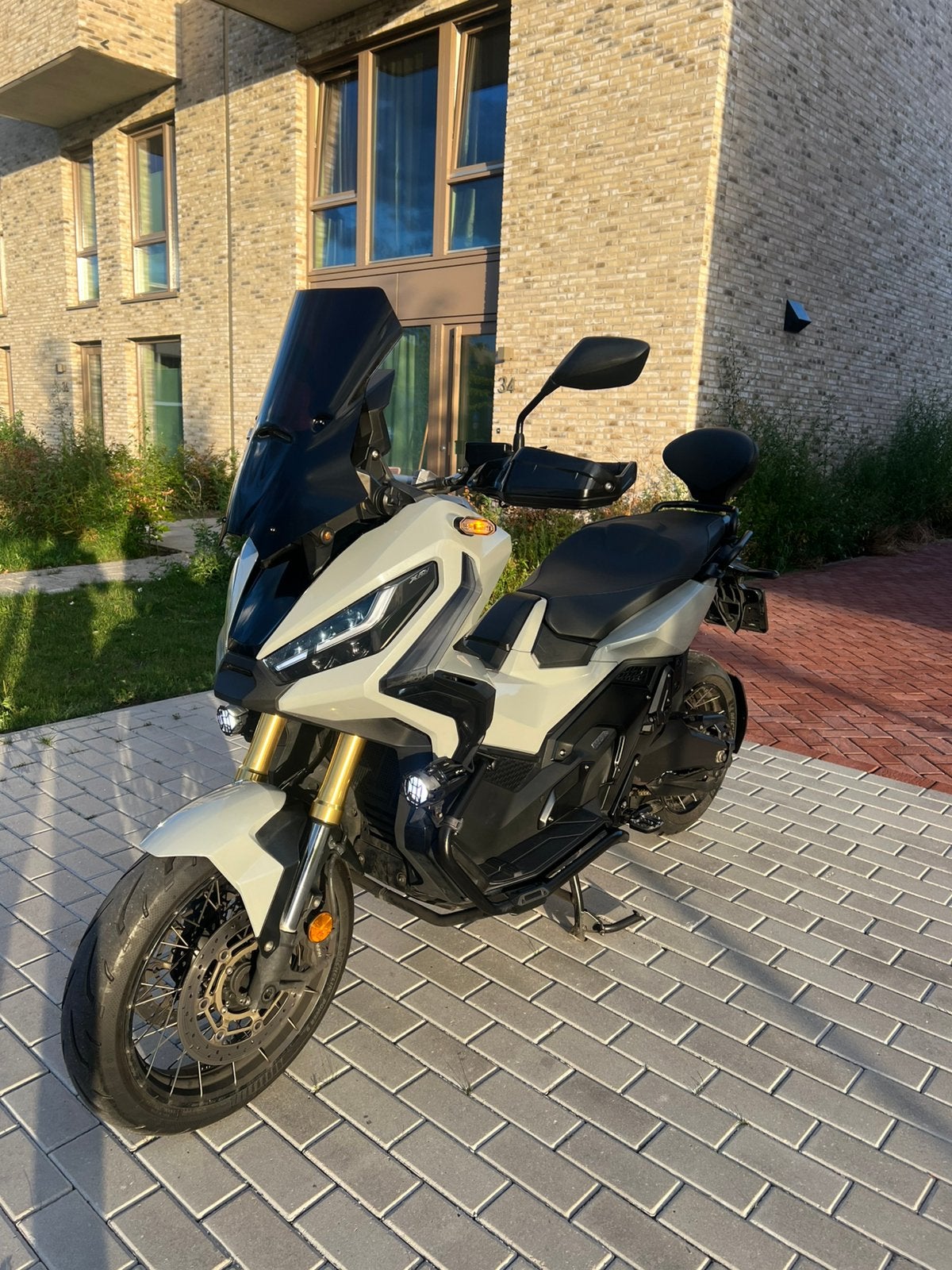 Honda X-ADV 750 (2022) Nardo Grey | Akrapovic | Full Option, 750 cc, Gebruikt, Particulier, Sportuitlaat