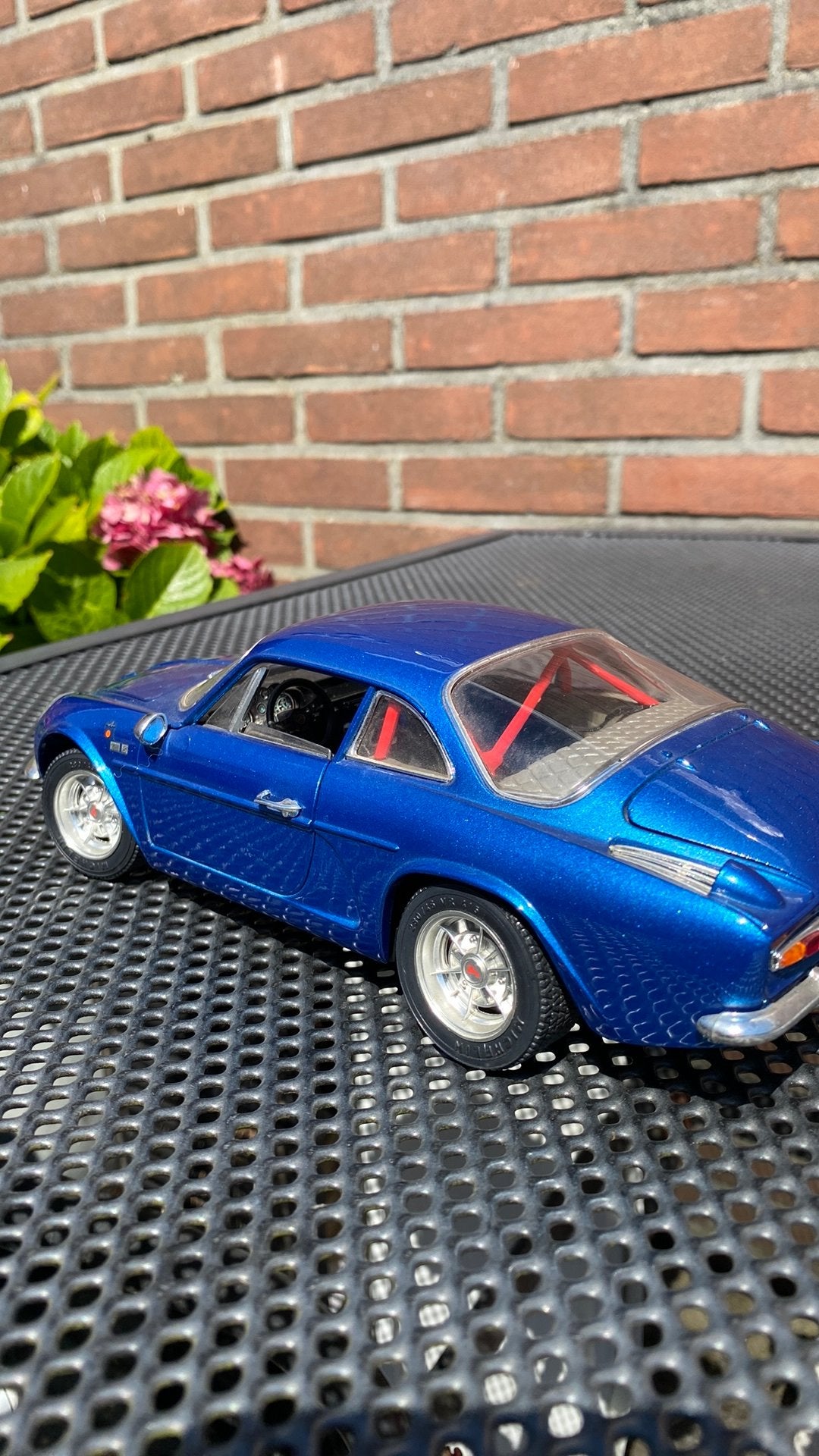 Mooi model Renault 1/18, Ophalen of Verzenden, Zo goed als nieuw, Bburago