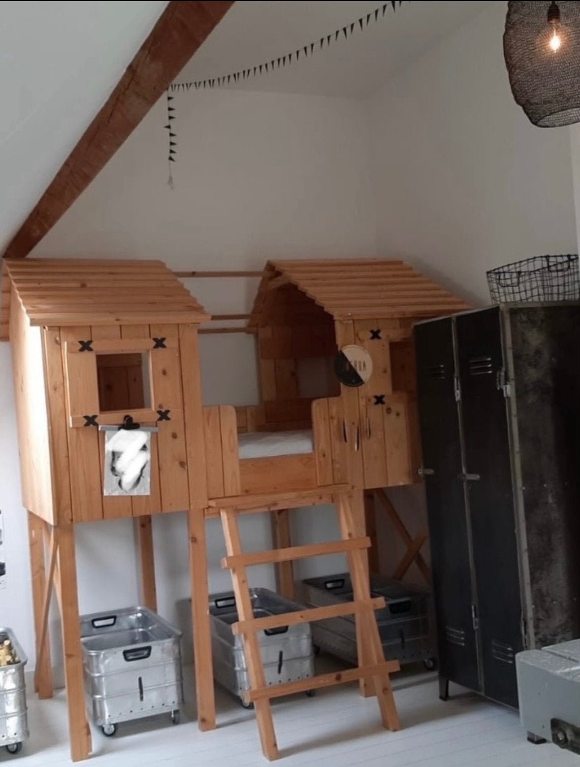 Kidsfactory boomhutbed in nieuwstaat met trapje/hoogslaper, Ophalen, 90 cm, Eenpersoons, Zo goed als nieuw