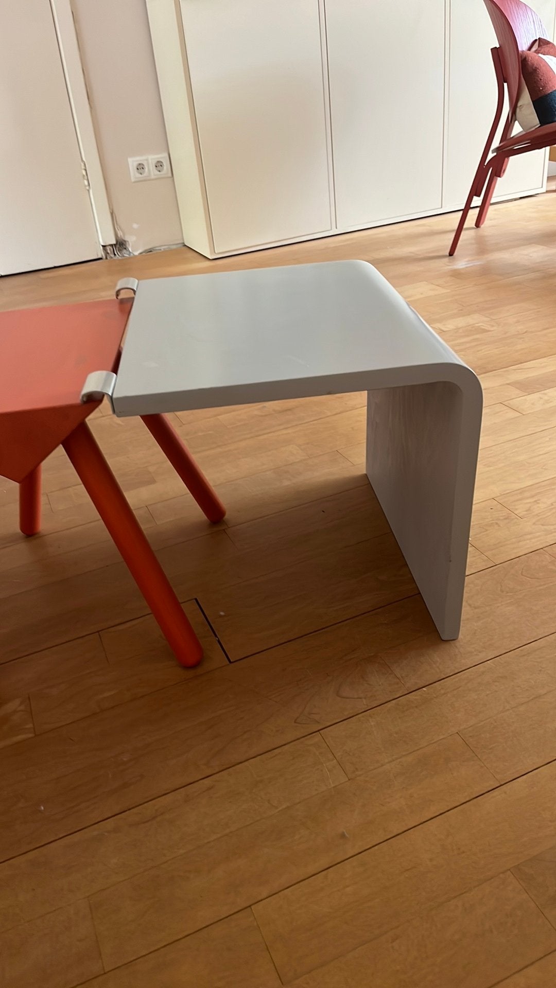 Nachtkastje auping auronde grijs 34 cm hoog, Huis en Inrichting, Ophalen of Verzenden, Zo goed als nieuw, Rechthoekig, Minder dan 50 cm