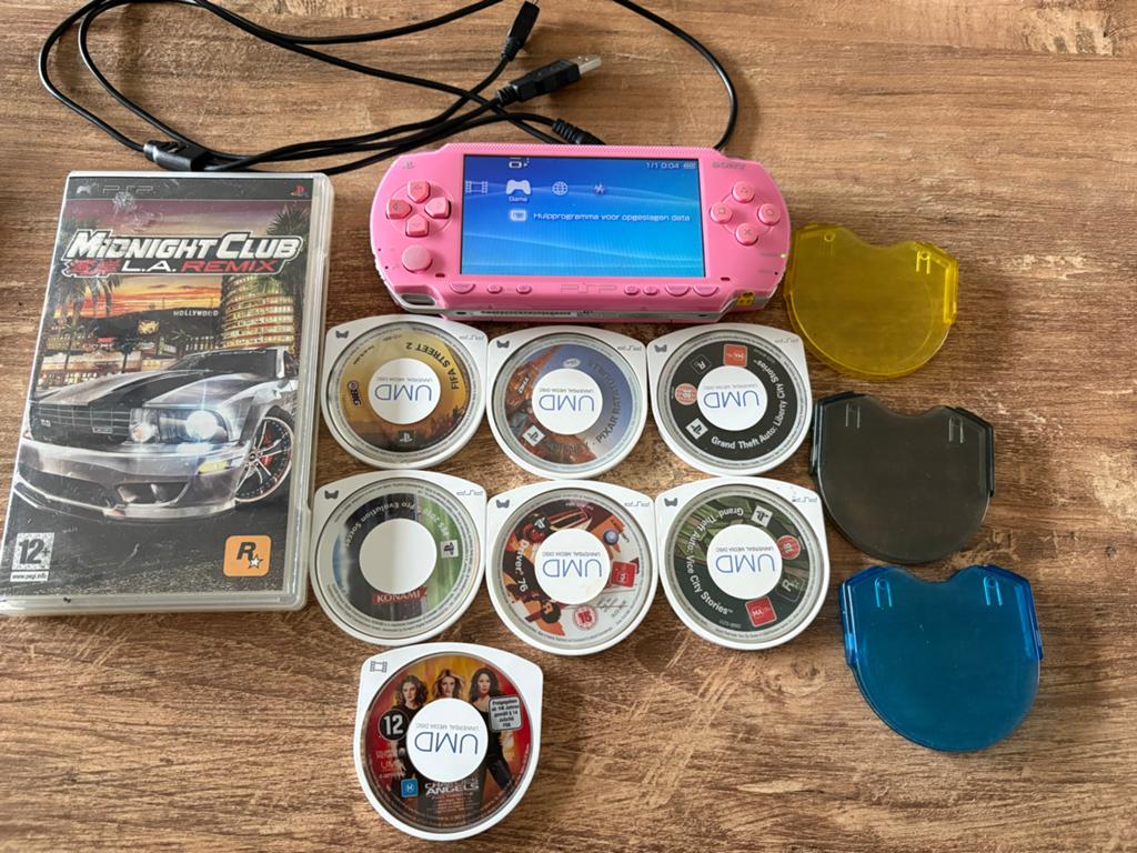 Psp roze met spellen, Spelcomputers en Games, 1 speler, Ophalen of Verzenden, Zo goed als nieuw, Vanaf 3 jaar