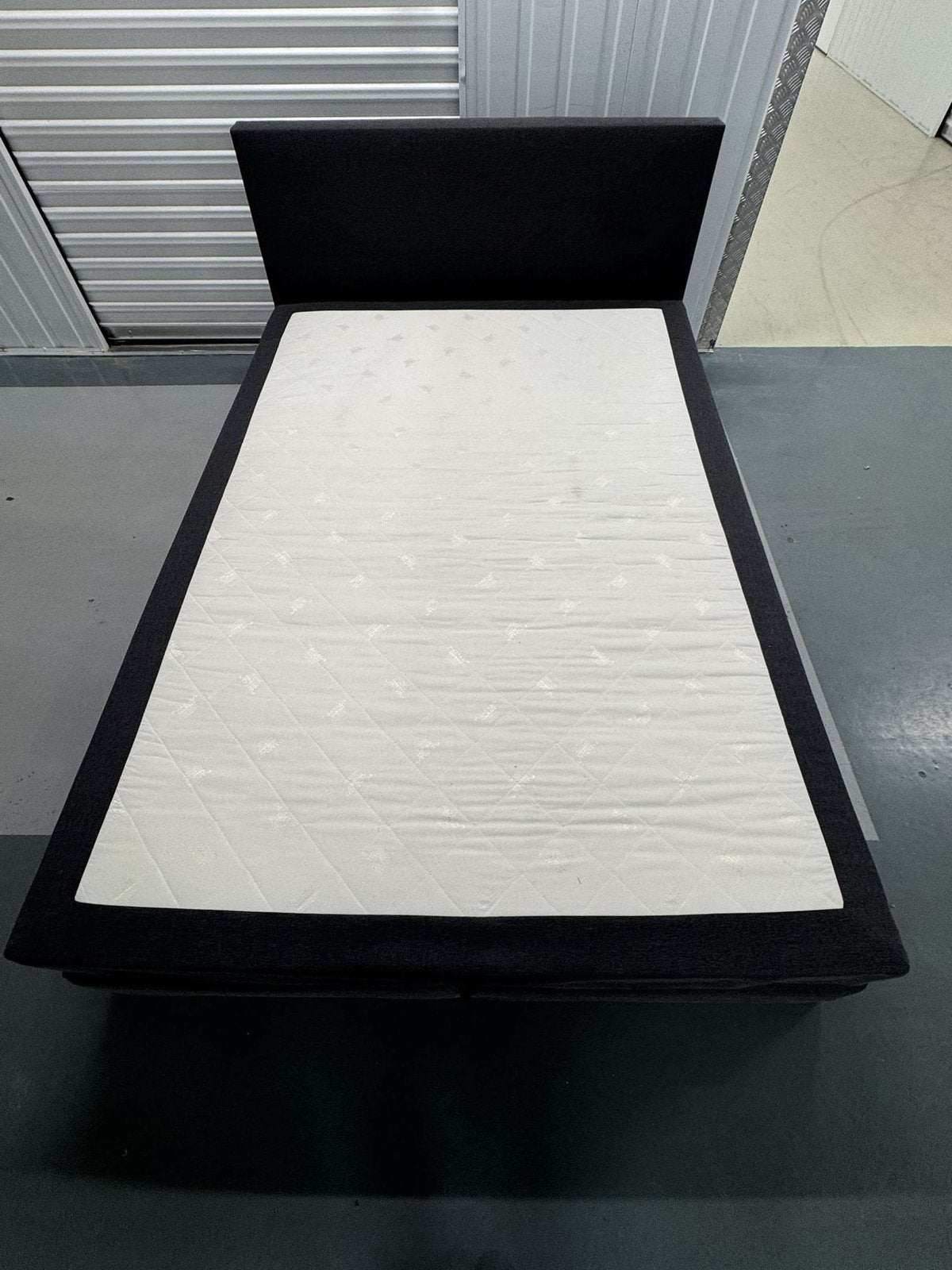 Eenpersoons boxspring met hoofdbord en matras, Ophalen, Eenpersoons, 140 cm, Zo goed als nieuw