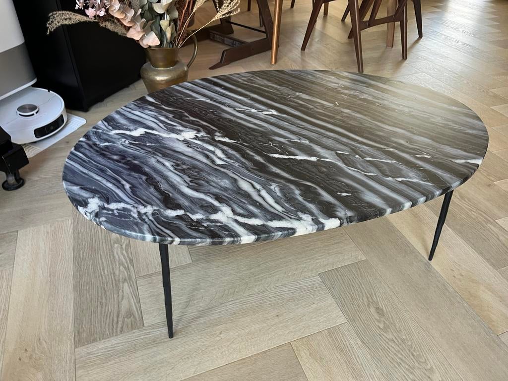 Marmeren salontafel met metalen poten, Huis en Inrichting, Tafels | Salontafels, Ophalen, 100 tot 150 cm, 50 tot 100 cm, Zo goed als nieuw