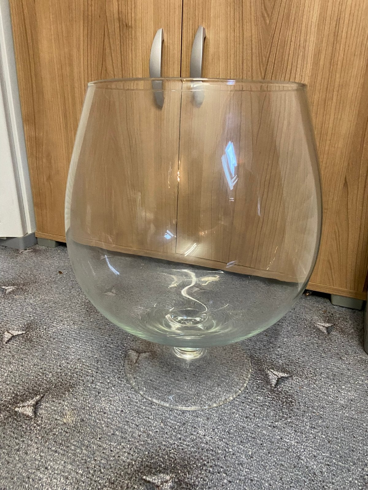 Cognac vaas op voet, Glas, Ophalen, Zo goed als nieuw
