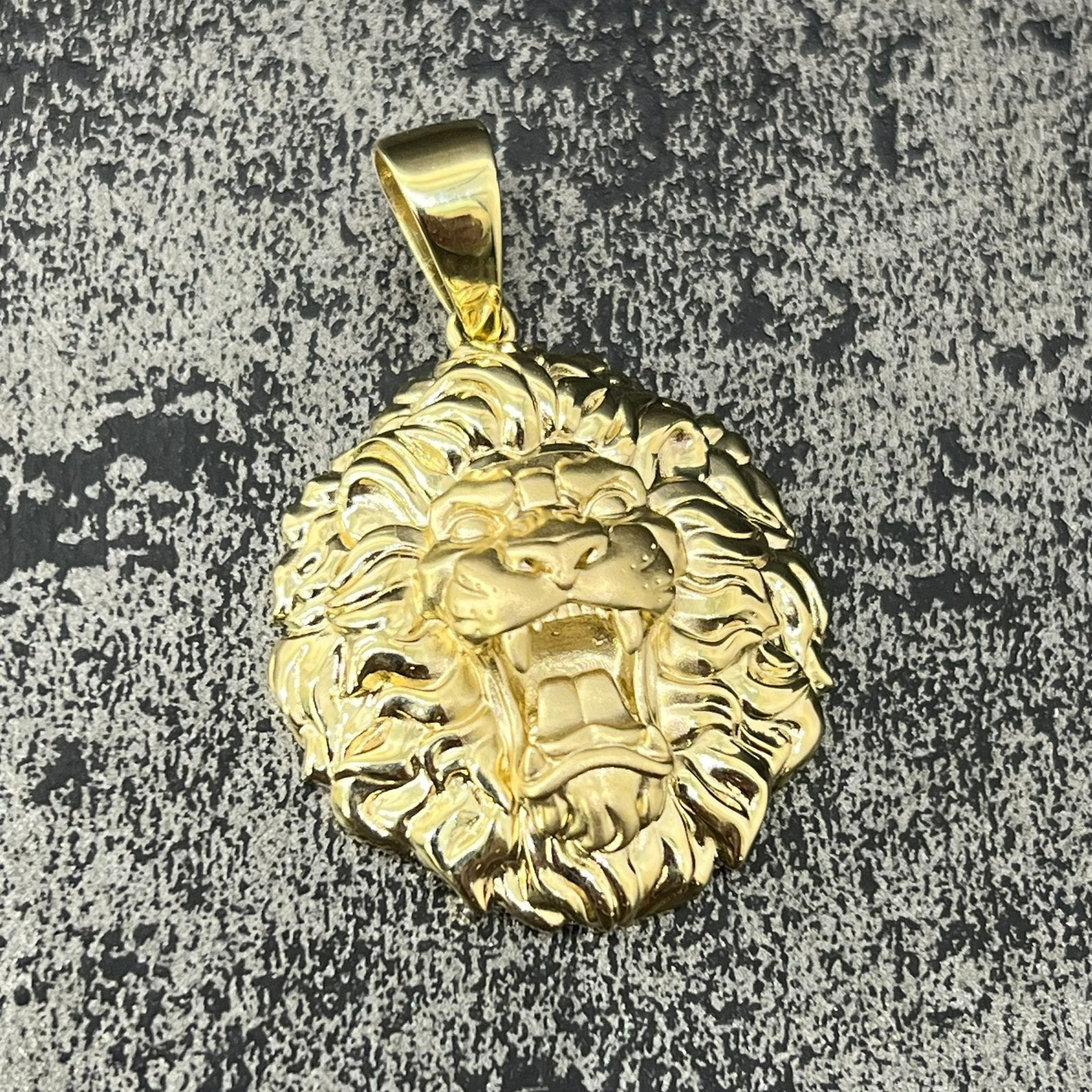 14 karaat gouden leeuw kop hanger, Ophalen of Verzenden, Zo goed als nieuw, Goud, Kruis of Symbool
