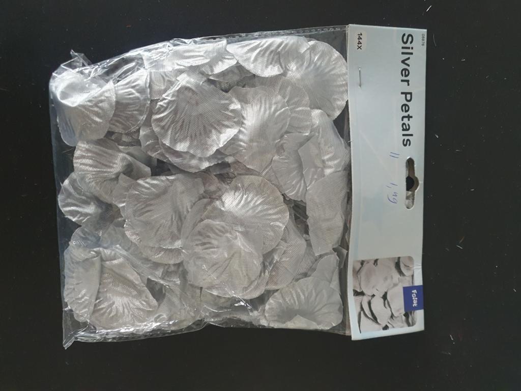 Nieuw zakje zilveren rozenblaadjes van stof, Ophalen of Verzenden, Nieuw, Versiering, Geboorte of Huwelijk
