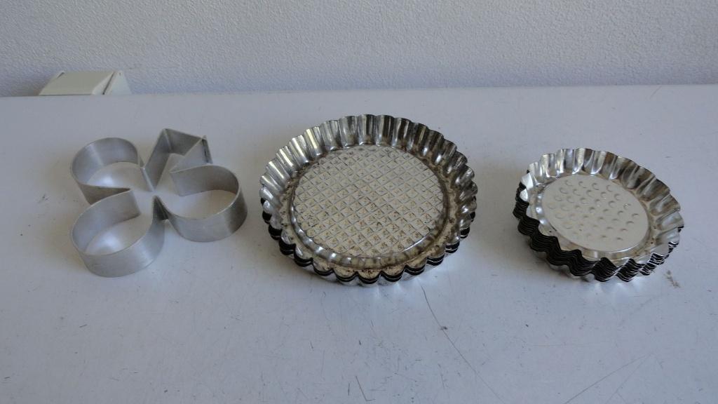 Bakvormpjes, ouderwetse kleine metalen bakvormpjes 14 stuks, Antiek en Kunst, Ophalen of Verzenden