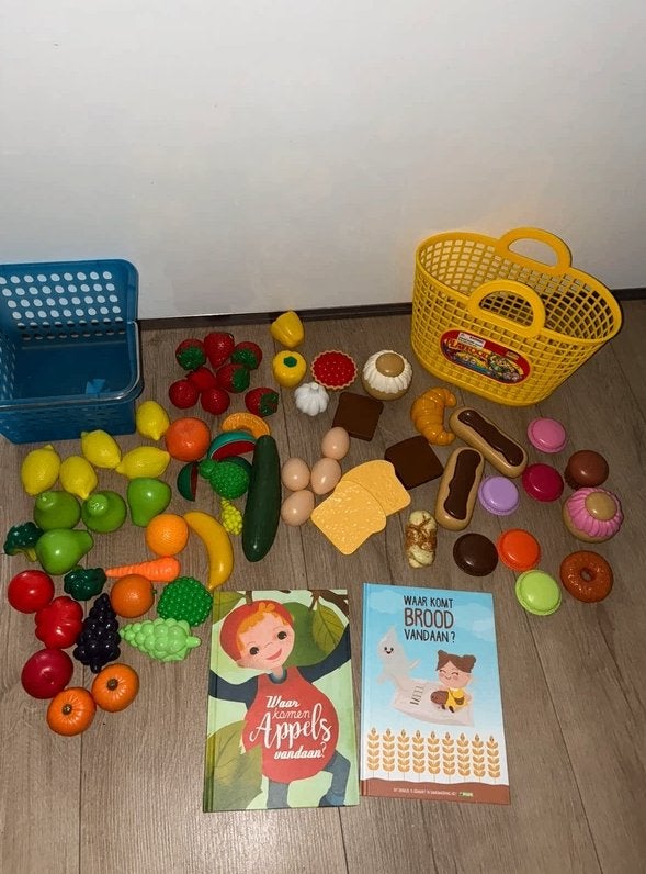plastic speelgoed groente fruit en brood en 2 leuke boekjes, Ophalen of Verzenden