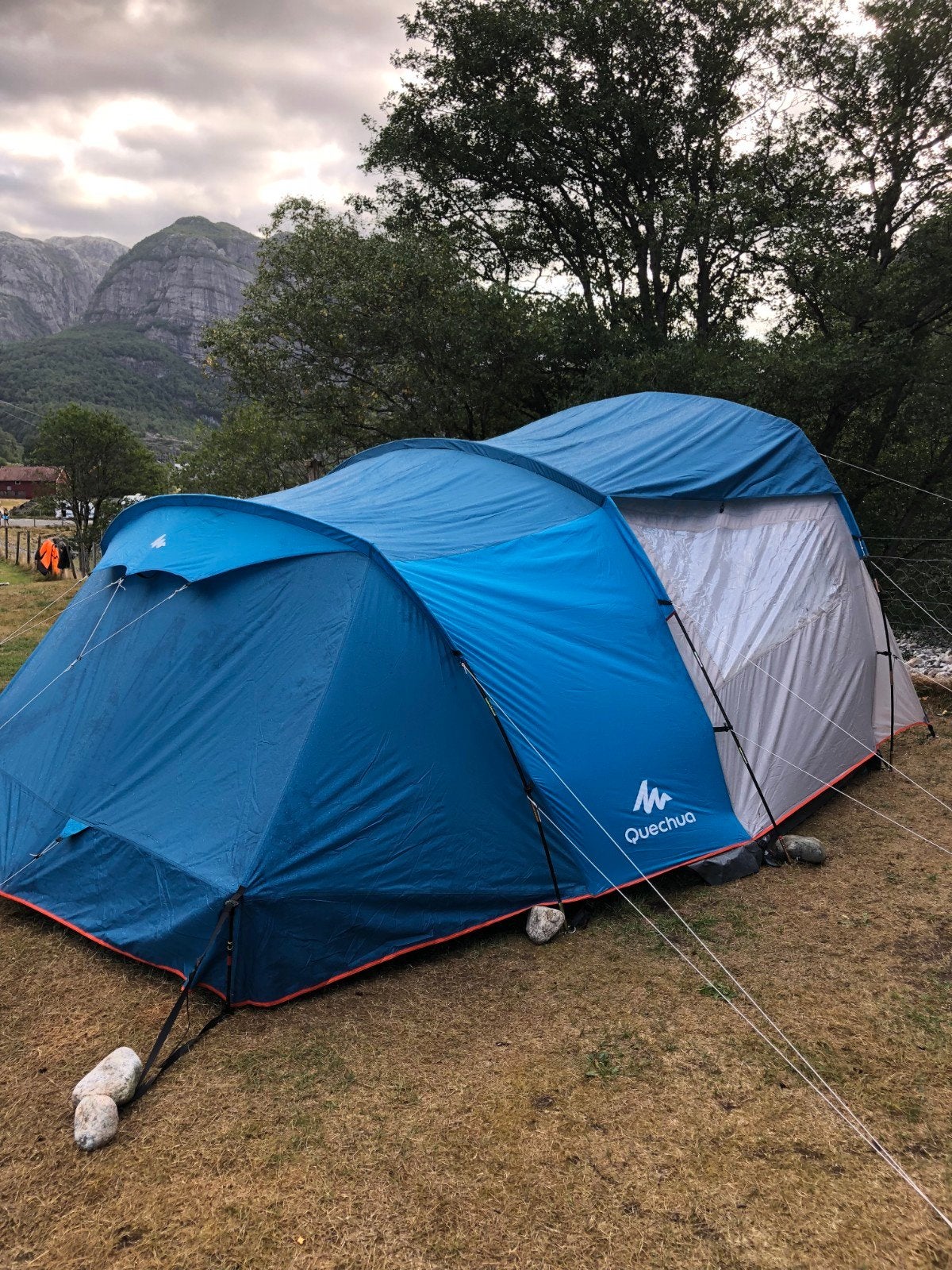 Quechua Arpenaz Family 5.2 familietent + stoelen + matrassen, Ophalen of Verzenden, Gebruikt, Tot en met 5