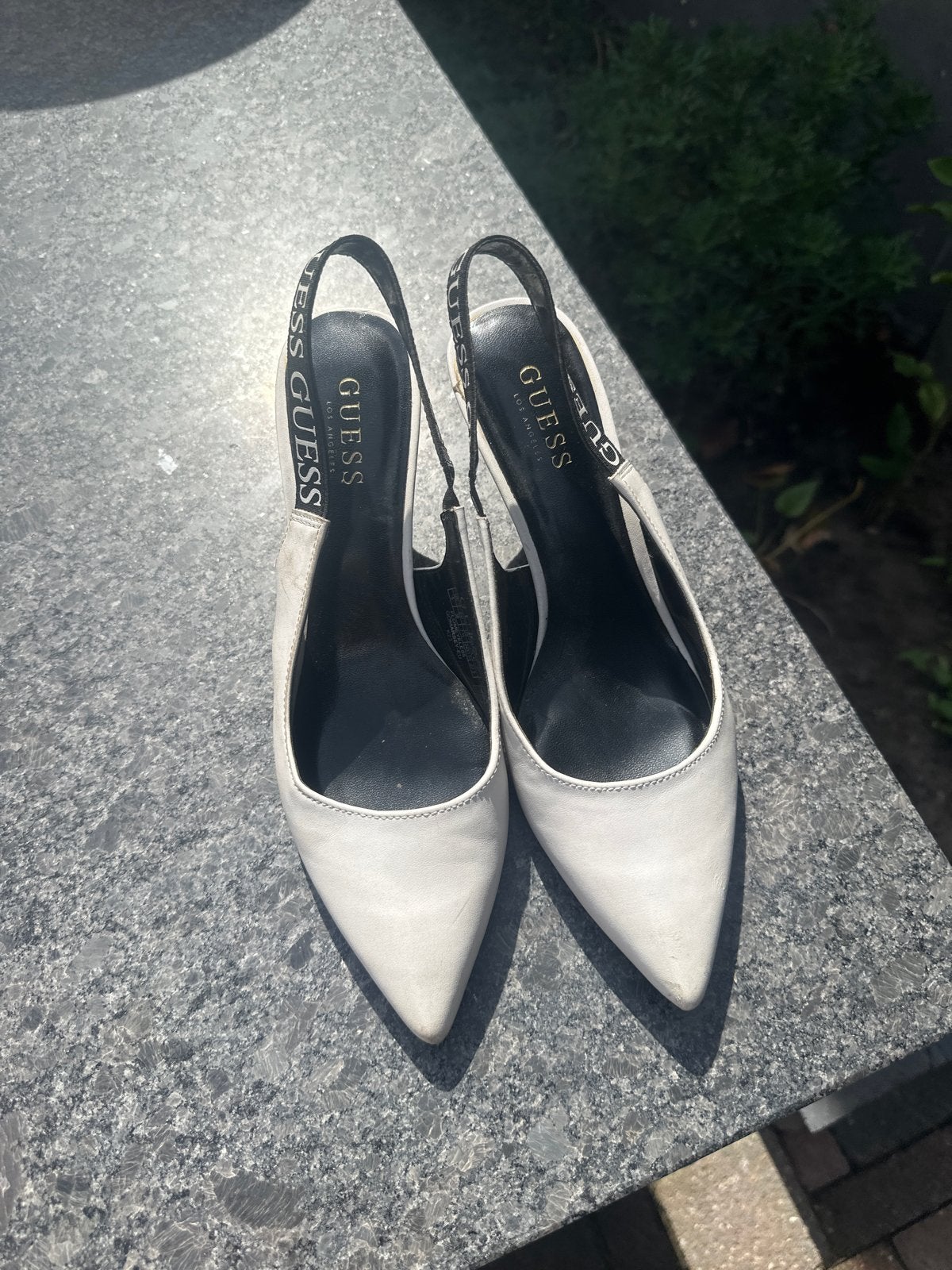 Guess pumps met bandje, maat 38, Kleding | Dames, Ophalen, Pumps, Wit, Gedragen