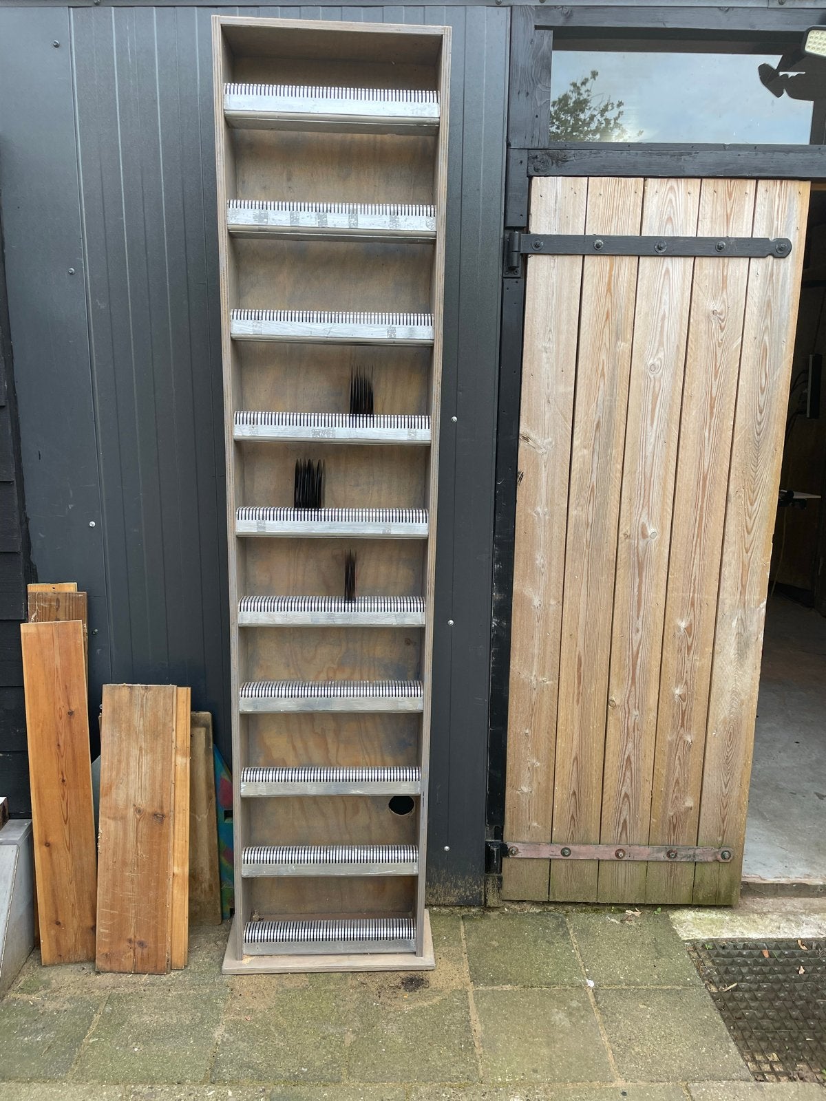Singles kast voor 500 singles - 49x20x218 cm, Ophalen of Verzenden, Gebruikt, Hout, 150 discs of meer
