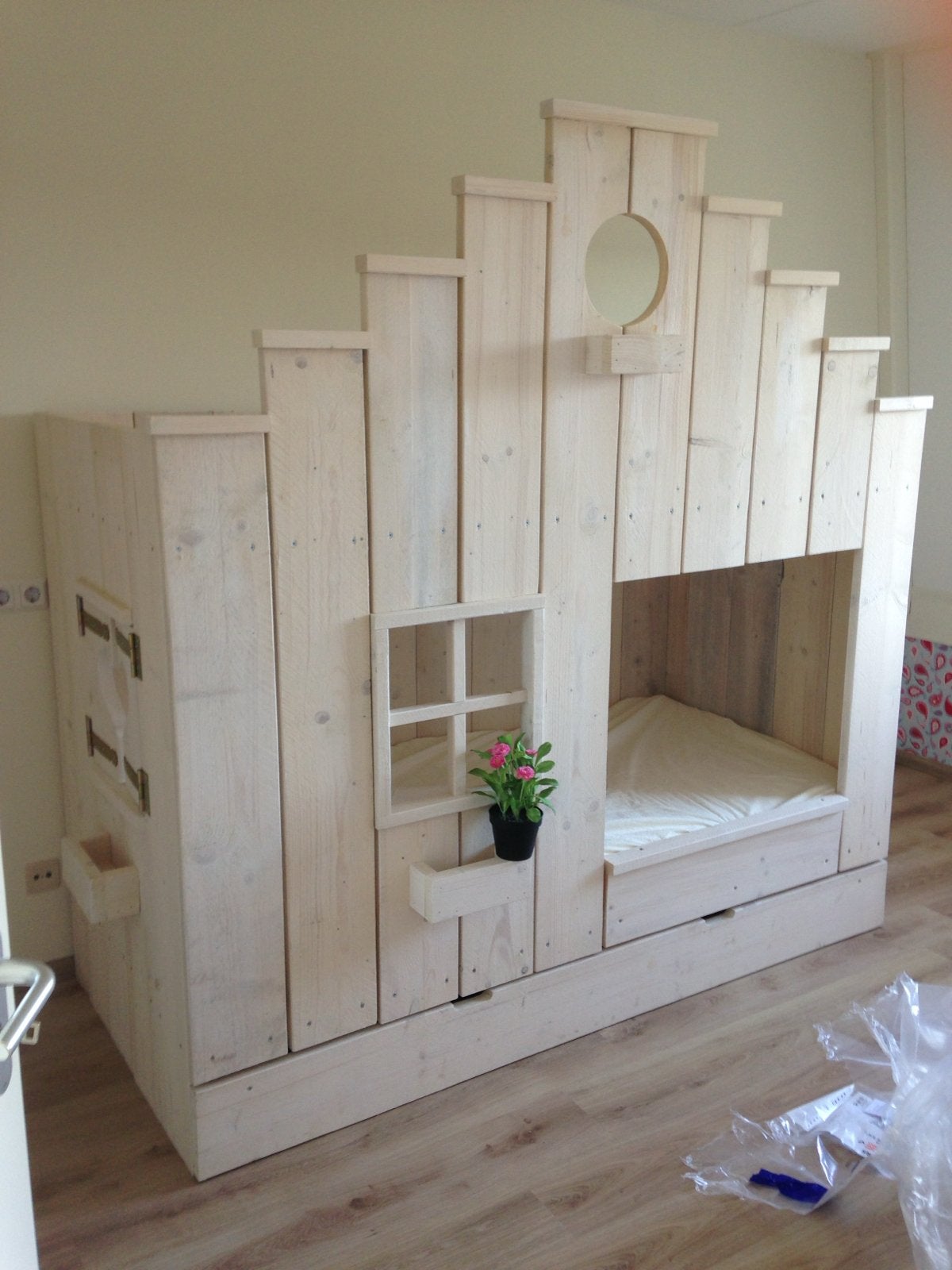 Uniek Houten Huisbed - Hoogslaper/Stapelbed, Ophalen, Hoogslaper of Stapelbed, 180 cm of meer, 100 cm of meer