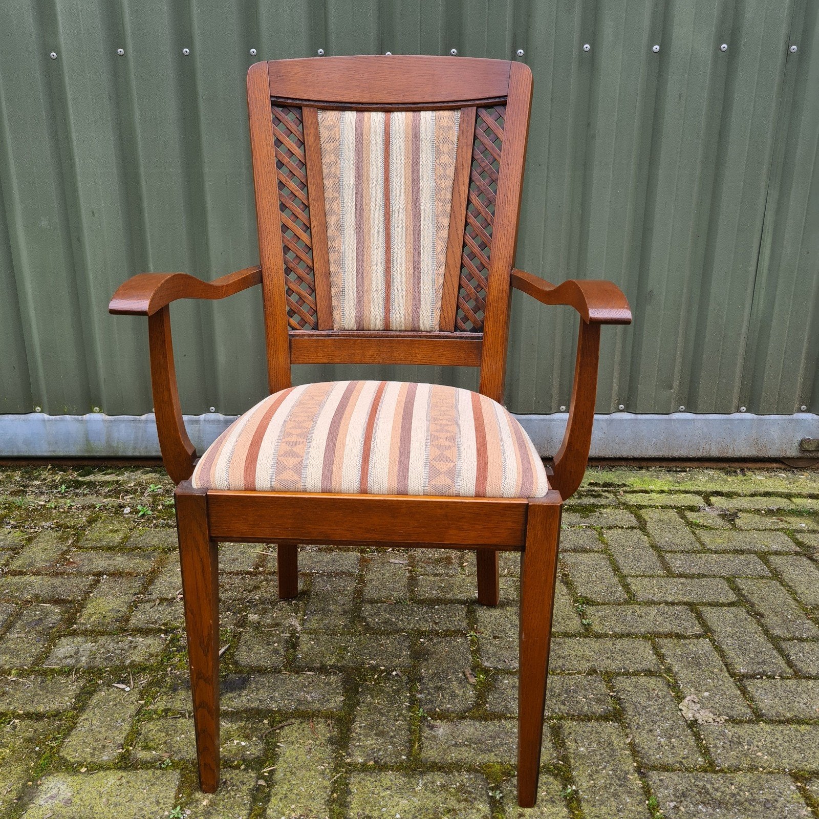 Antieke vintage armstoel, Ophalen
