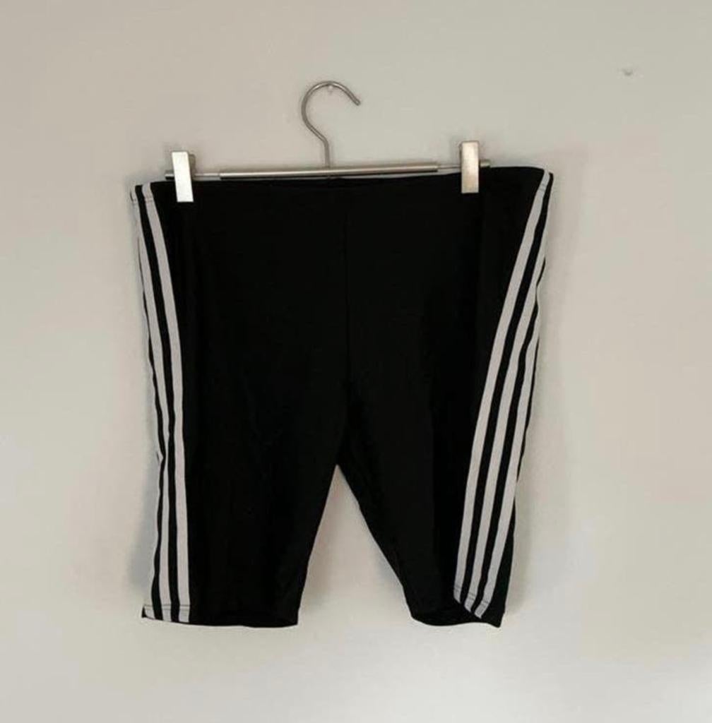 Stretch adidas broekje. Maat, L, Zwart, Maat 42/44 (L), Ophalen of Verzenden, Zo goed als nieuw