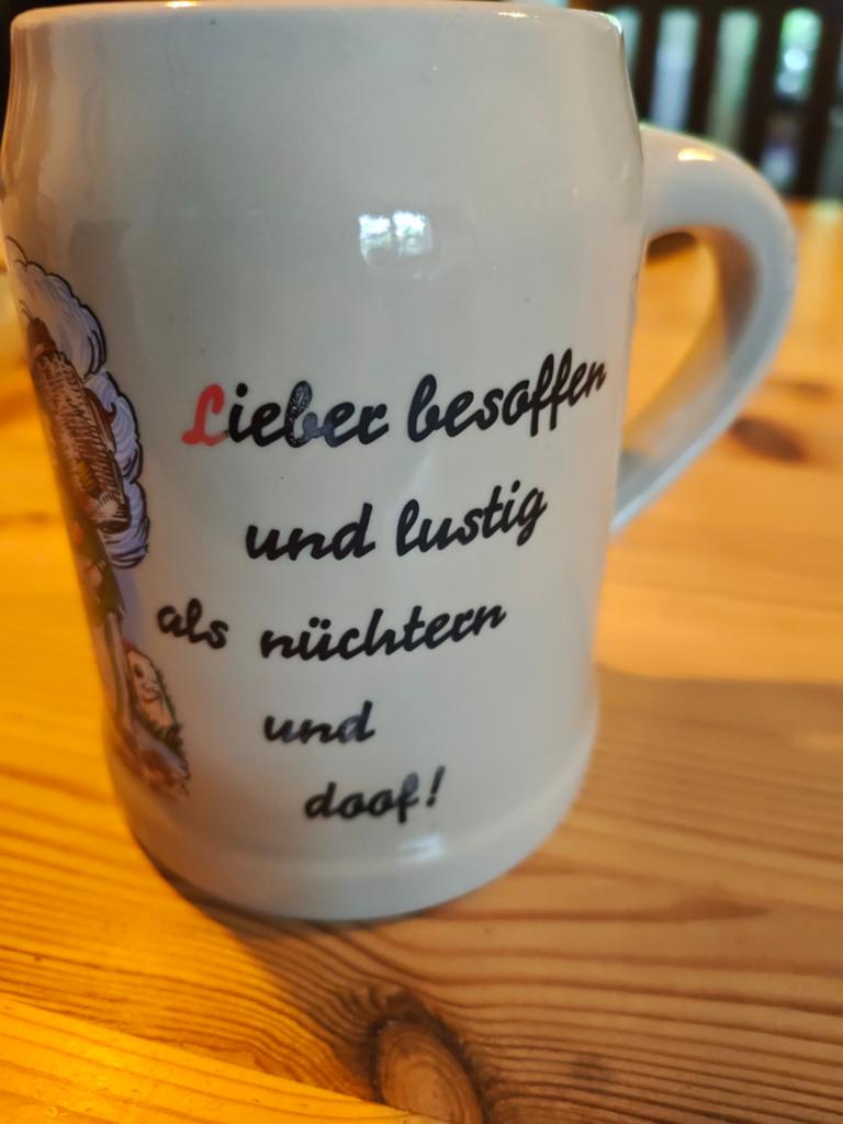 Bierpul met Duitse tekst en afbeelding, Beige, Ophalen of Verzenden, Steen/keramiek, Overige merken