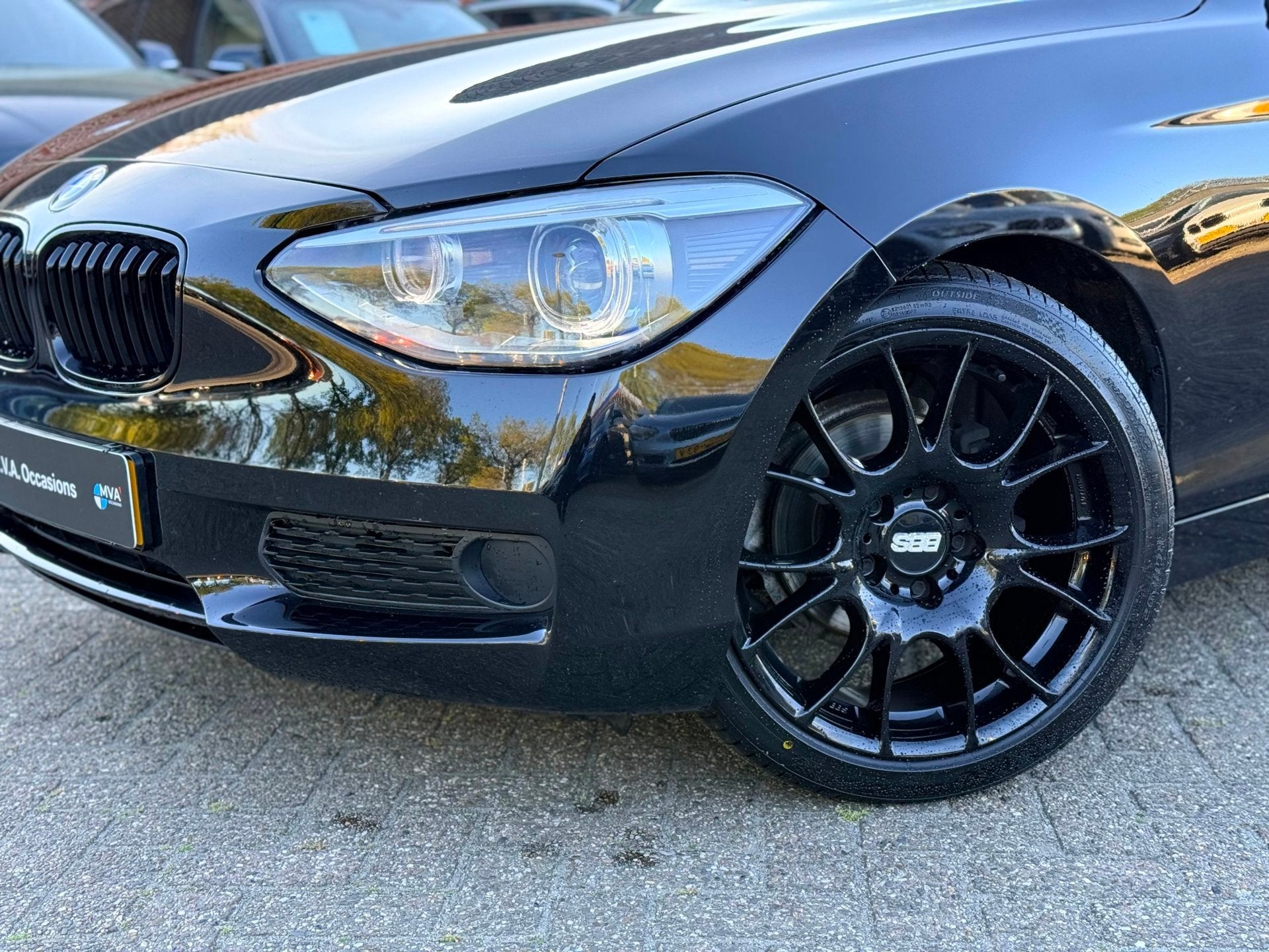BMW 1-serie 116i Sport|Nieuwe Ketting + Klepseals|Carplay|BB, Auto's, 1-Serie, Euro 5, Gebruikt, Zwart