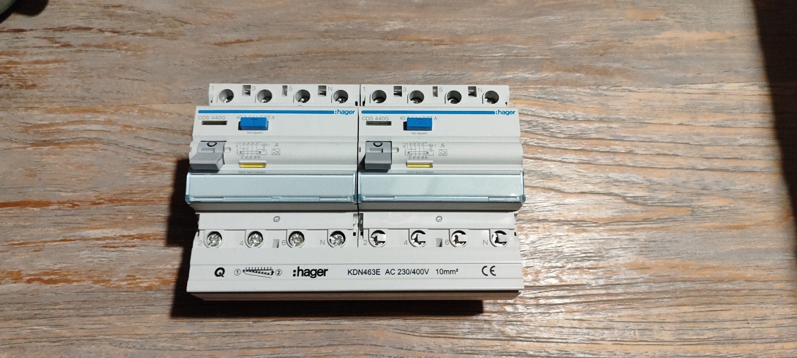 Hager Aardlekschakelaar CDS440G met KDN463E rail, Ophalen of Verzenden, Gebruikt, Hager, Aardlekschakelaar