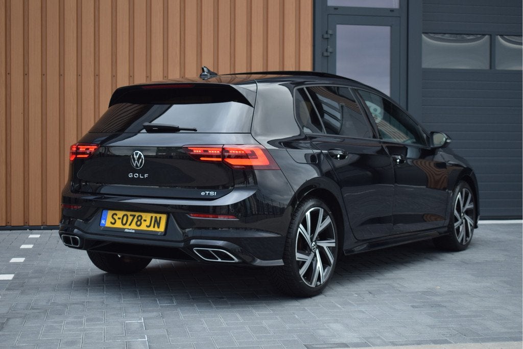 Volkswagen Golf 1.5 eTSI 150pk DSG R-Line | Pano | IQ-light, Auto's, Volkswagen, 4 cilinders, 150 pk, Zwart, Automatische klimaatregeling