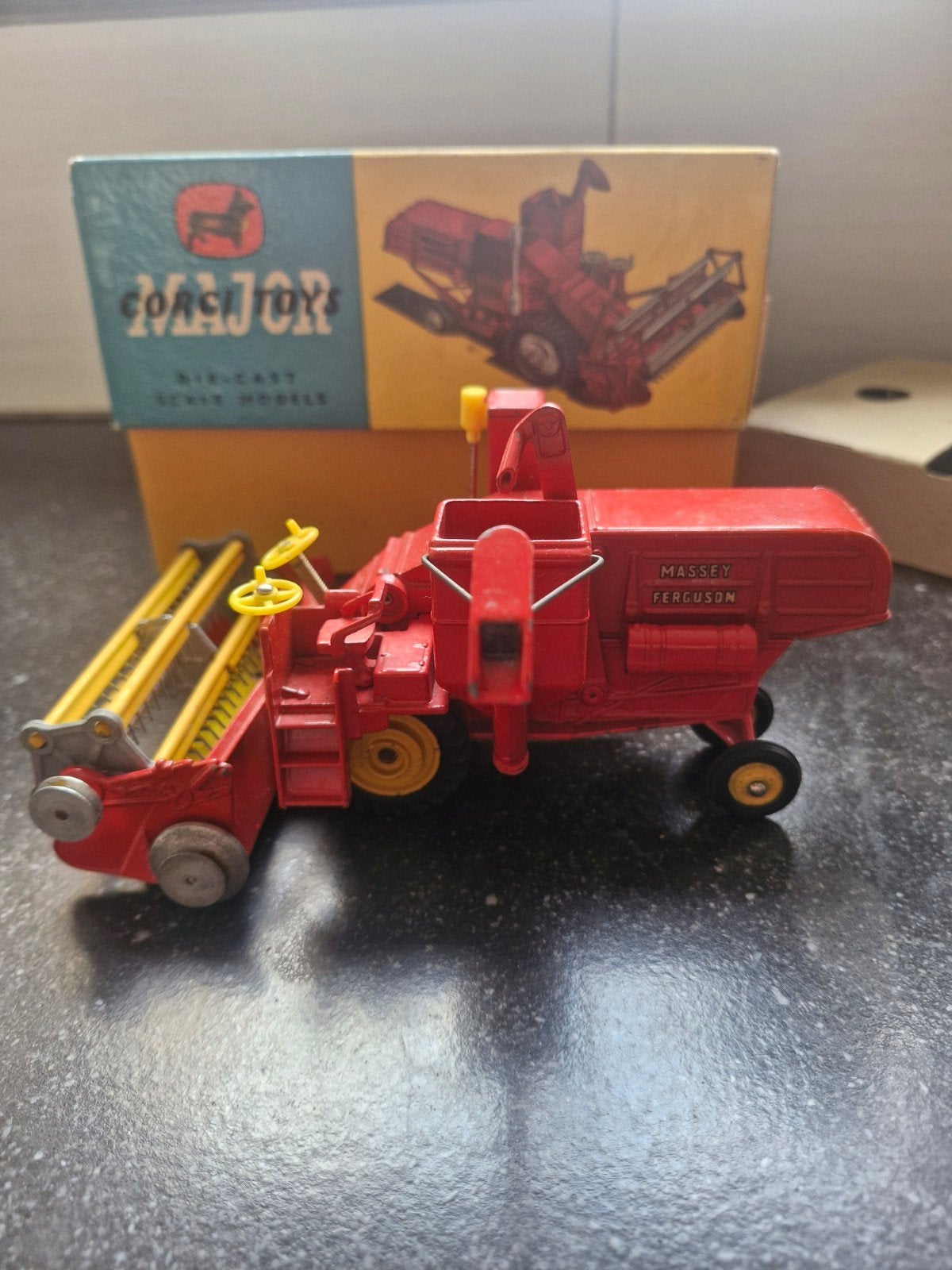 Corgi Toys Massey Ferguson Combine Harvester (Major), Ophalen of Verzenden, Gebruikt