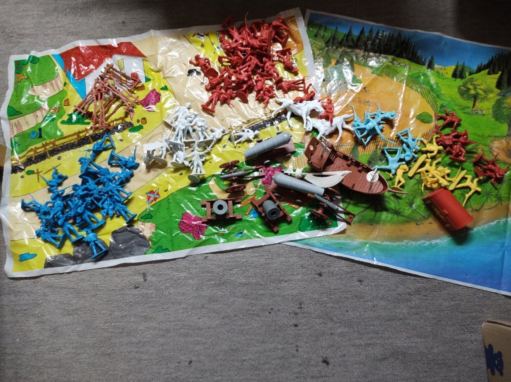Plastic soldaten en piraten en kanonnen, Ophalen, Gebruikt