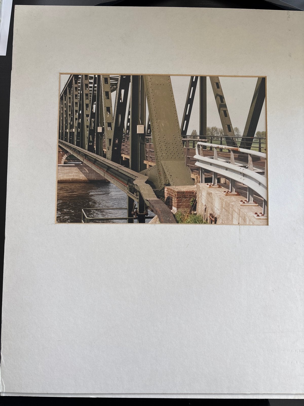 Foto Heusdense Brug 30x22 cm - Gesigneerd en Gedateerd, Antiek en Kunst, Kunst | Tekeningen en Foto's, Foto, Fotografie, Gesigneerd
