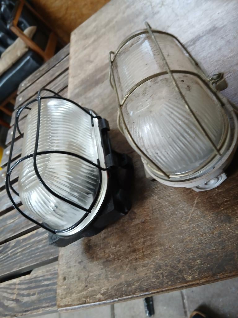 Set van 2 Vintage Industriële Scheepslampen / Wandlampen, Ophalen