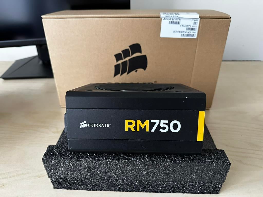 Corsair RM750 80+ Gold – volledig modulair + doos + kabels, Ophalen of Verzenden, Zo goed als nieuw