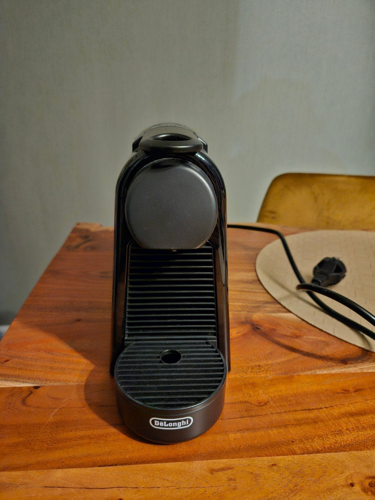 Nespresso De'Longhi essanza mini Koffiezetapparaat Zwart, Ophalen, Espresso apparaat, Zo goed als nieuw, 1 kopje