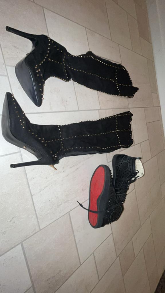Christian Louboutin sneakers maat 39 - Zo goed als nieuw, Kleding | Dames, Schoenen, Ophalen of Verzenden, Zo goed als nieuw, Zwart