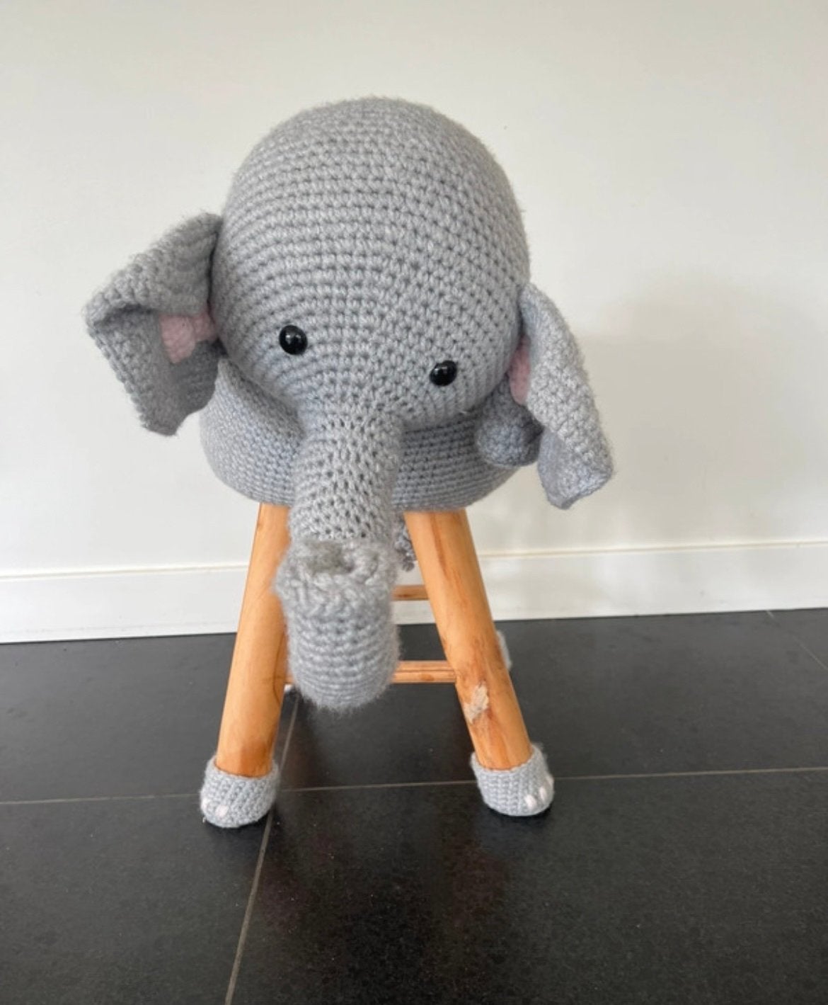 Leuke gehaakte olifant krukje voor de kinderkamer, Ophalen of Verzenden, Zo goed als nieuw, Hout