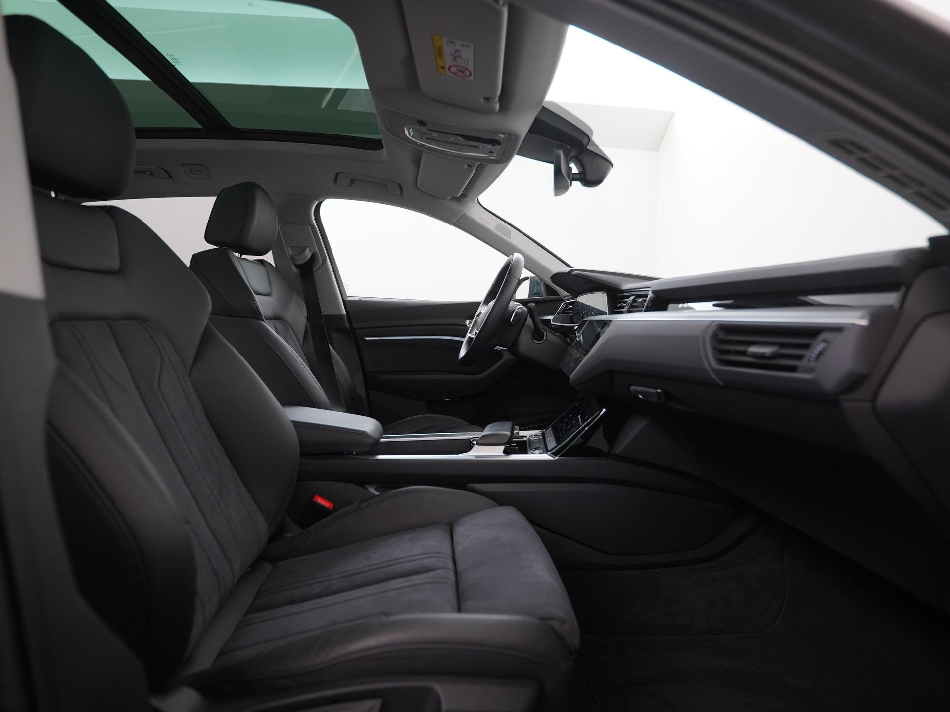 Audi e-tron 55 quattro Advanced 95 kWh | SOH 93% | Panoramad, Auto's, Automaat, Zwart, 95 kWh, Leder en Stof