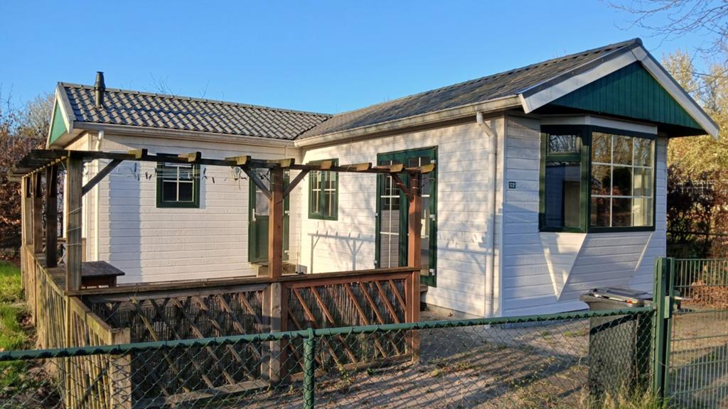 Hoekchalet te koop met eigen grondperceel van 327 m2, Ophalen of Verzenden