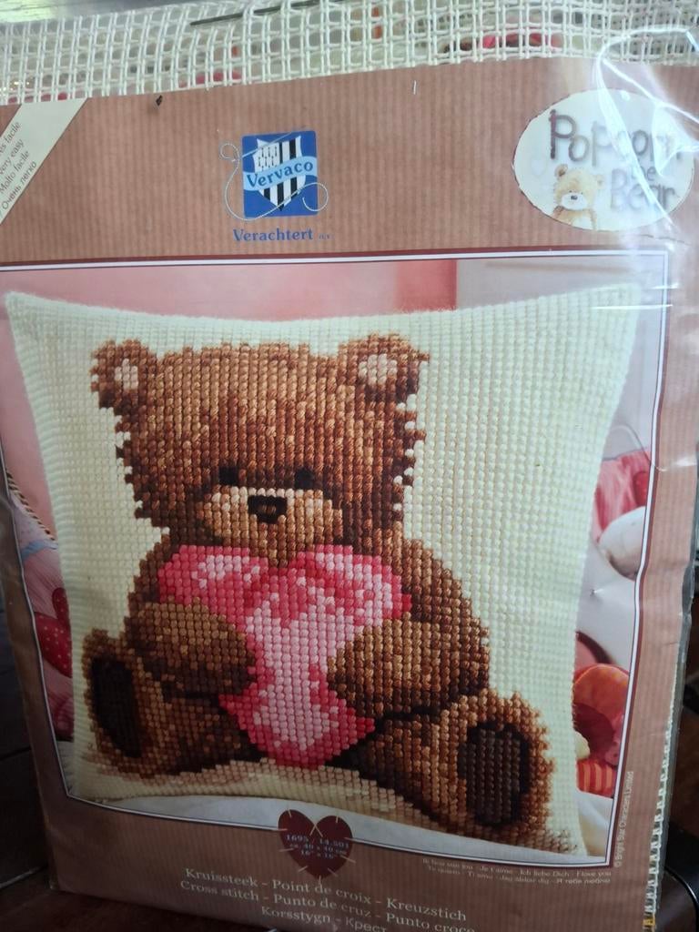 Kussen  -popcorn the bear, Ophalen of Verzenden, Nieuw, Borduurpakket
