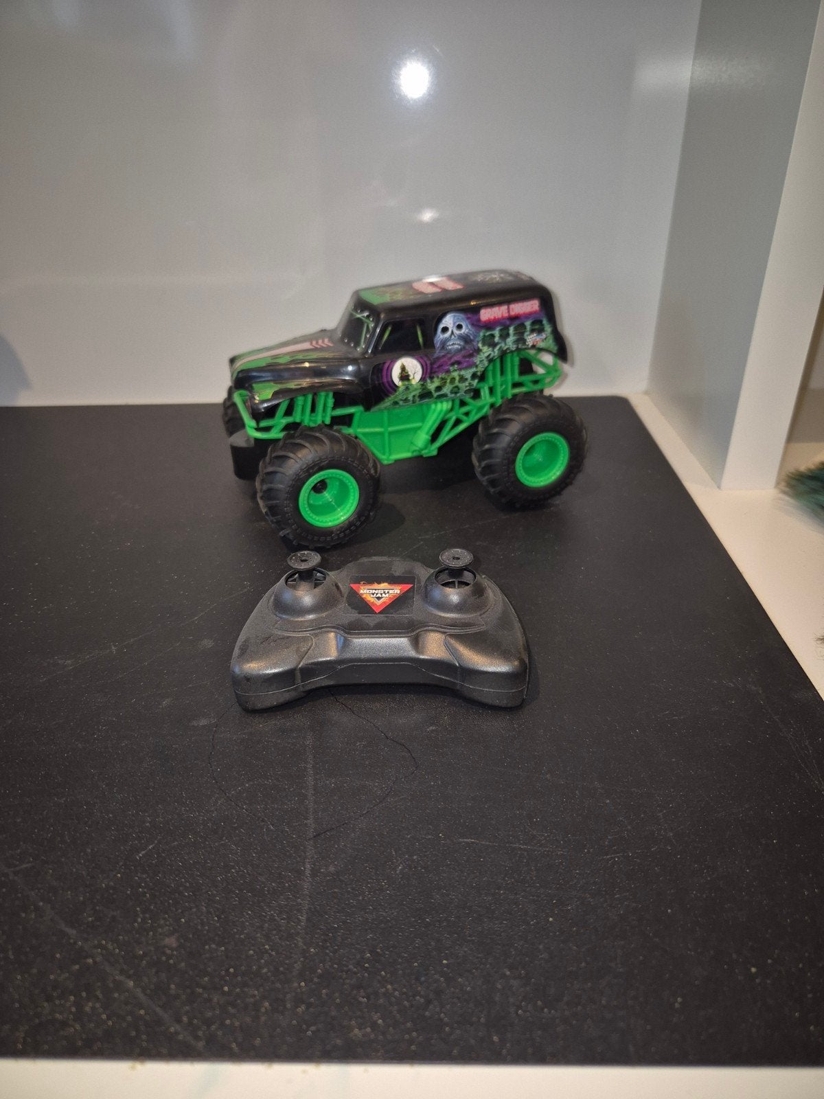 Grave Digger RC Monster Truck met afstandsbediening, Gebruikt, Auto offroad, RTR (Ready to Run), Overige schalen
