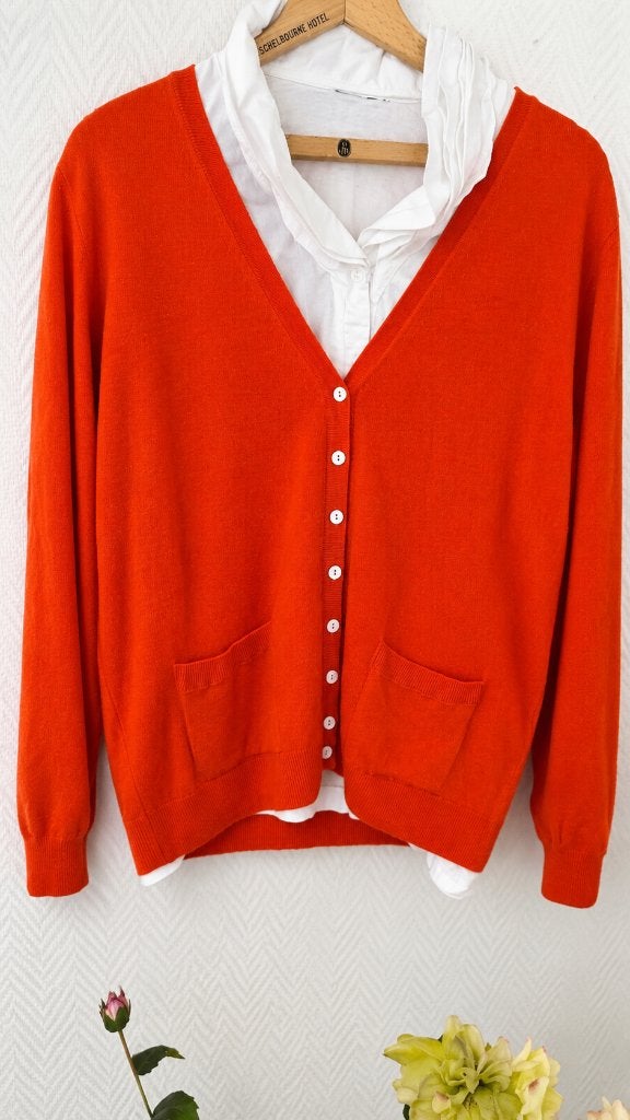 Peter Hahn - Vest 100% Tasmanian Wool met witte blouse, Maat 42/44 (L), Ophalen of Verzenden, Zo goed als nieuw, Peter Hahn