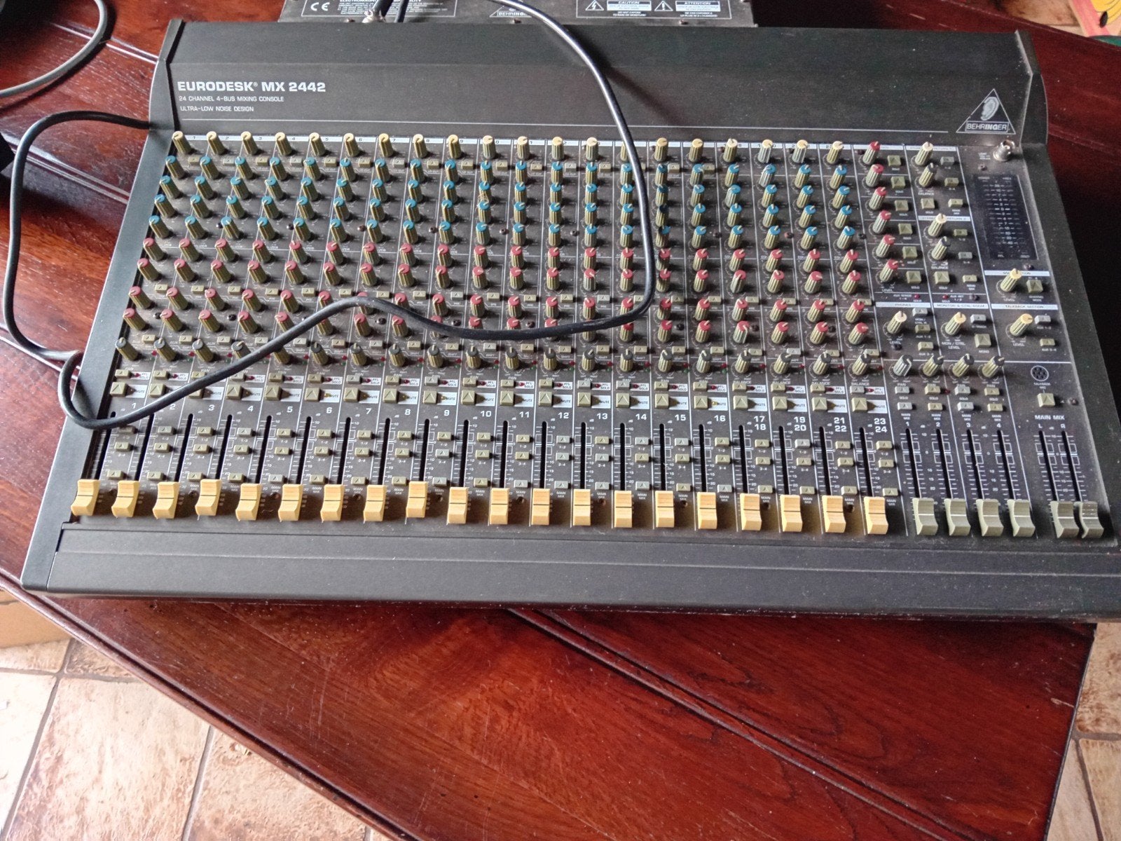 Behringer Eurodesk MX 2442 Mengpaneel, Ophalen, Gebruikt, 20 kanalen of meer, Microfooningang