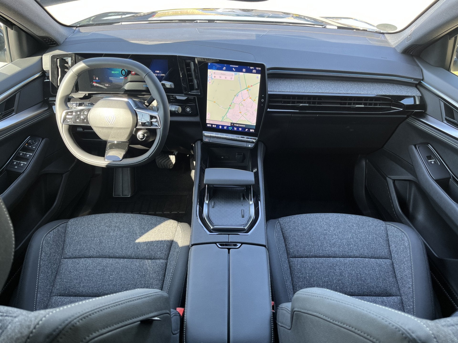 Renault Austral 1.2 E-Tech full hybrid 200PK techno / Nieuw, Auto's, Gebruikt, 1199 cc, Zwart, 3 cilinders